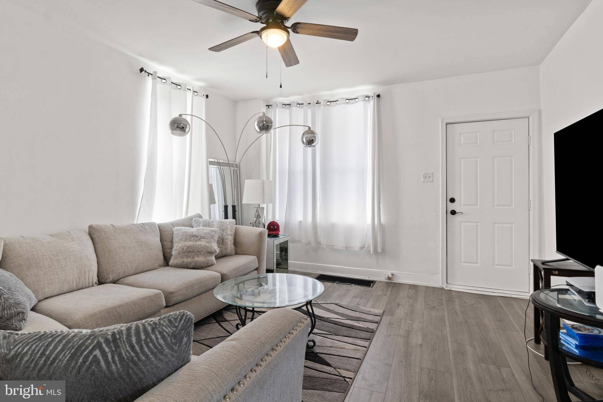 York, PA 17403,817 E POPLAR ST