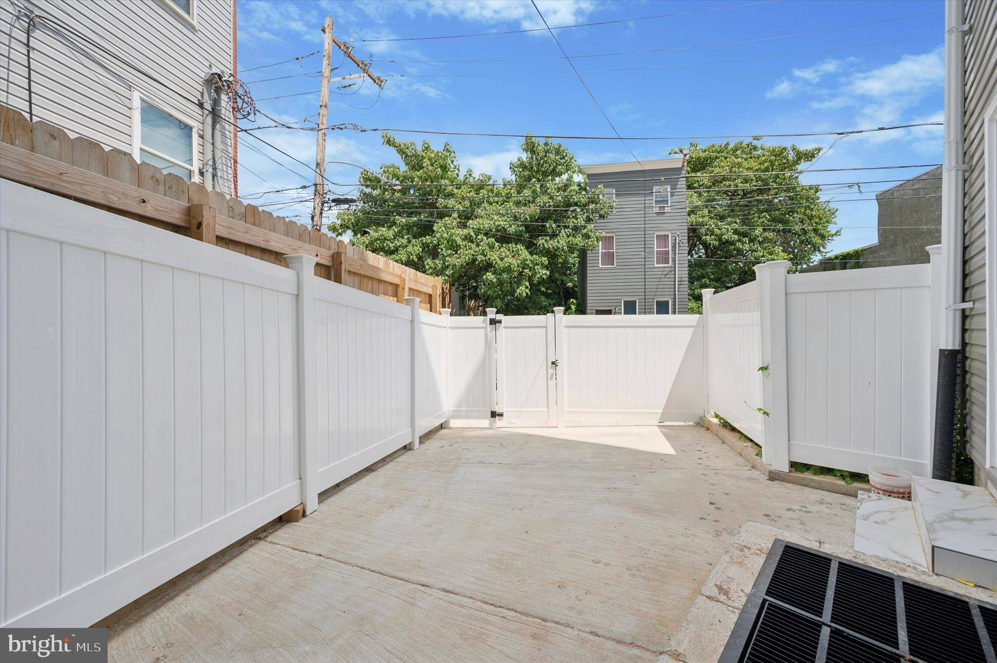 Philadelphia, PA 19121,2405 RIDGE AVE
