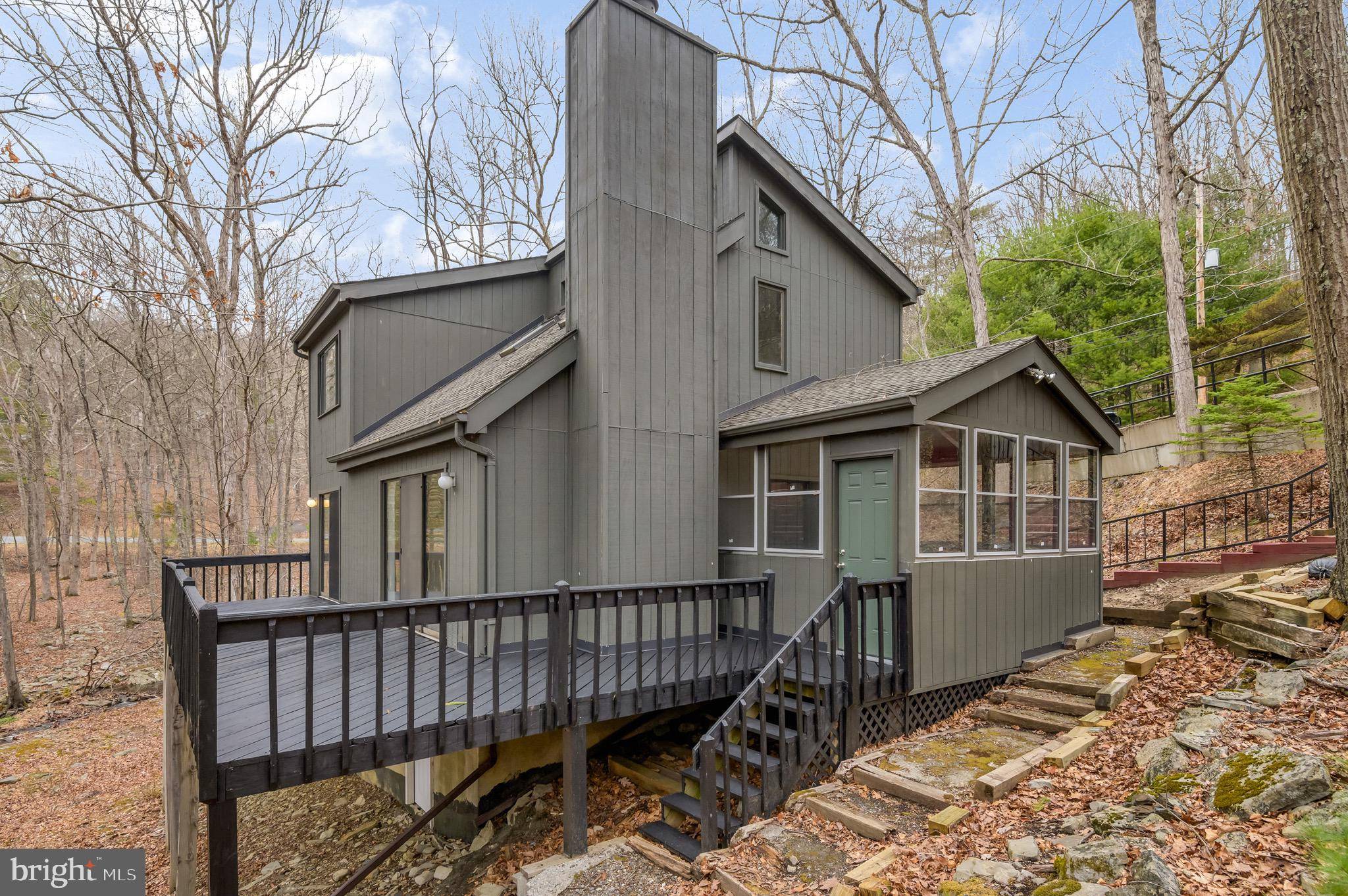 Bushkill, PA 18324,297 BRENTWOOD DR