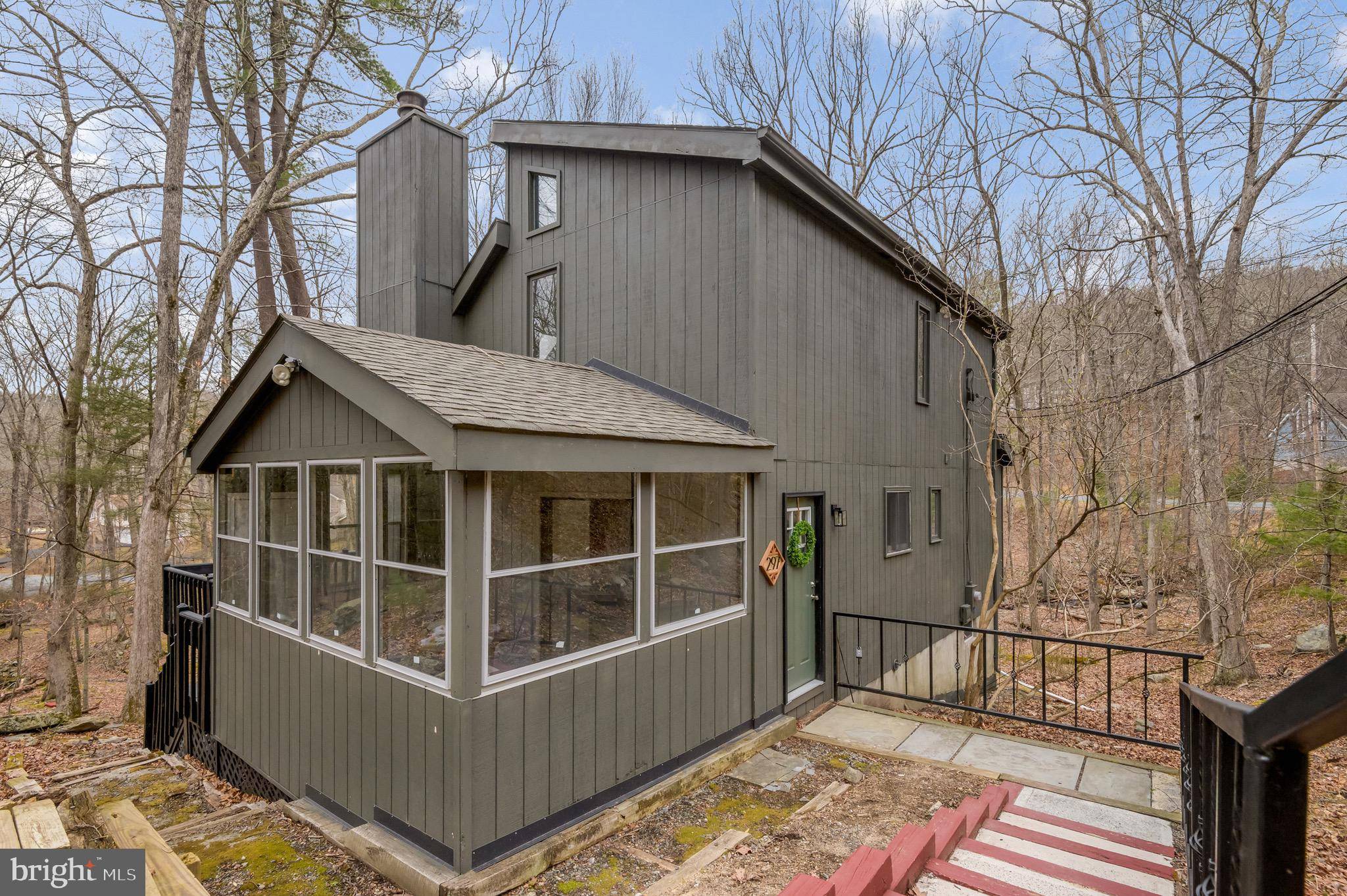 Bushkill, PA 18324,297 BRENTWOOD DR
