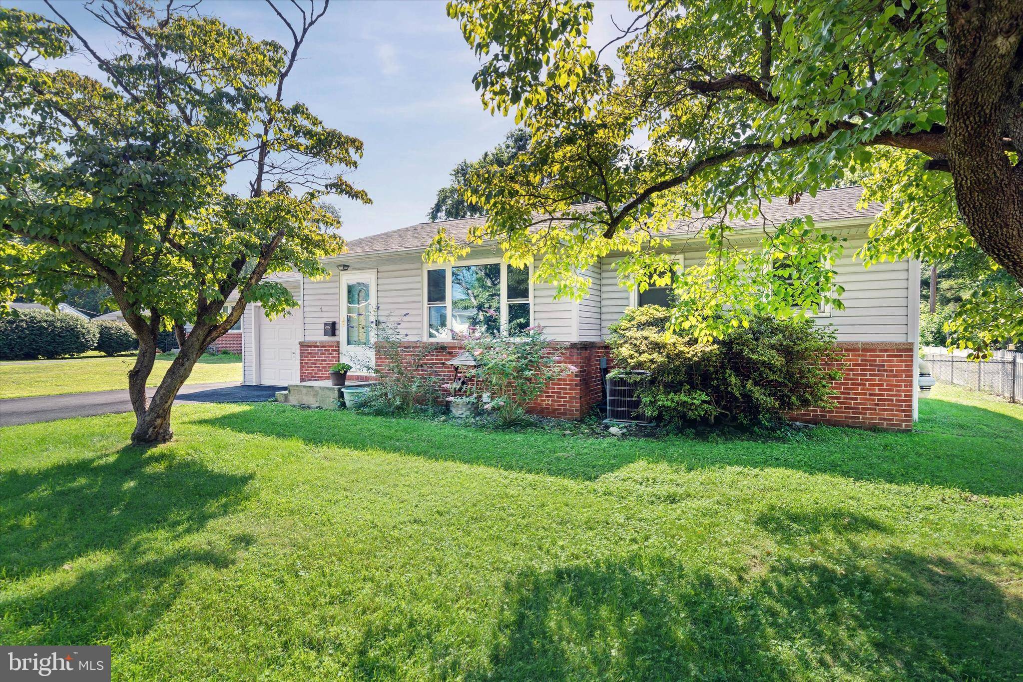 Newark, DE 19711,4 FLORA CIR