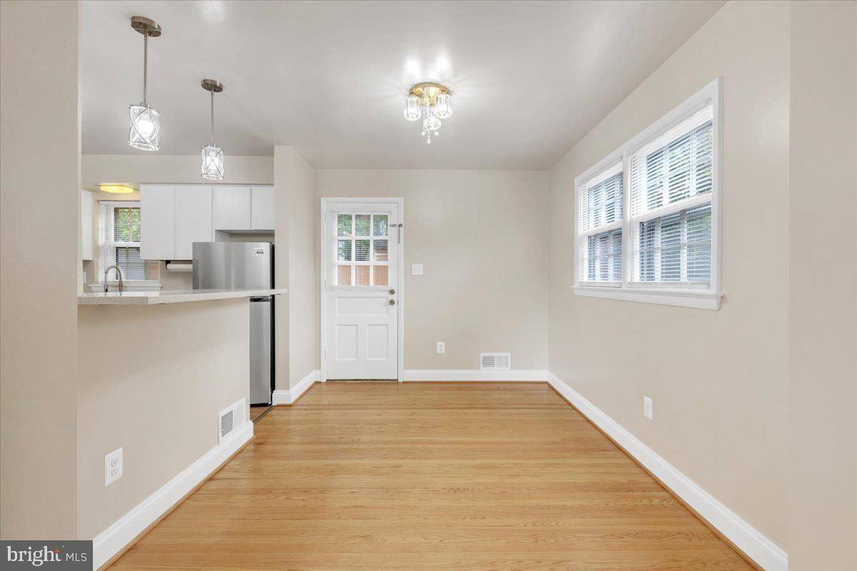 Arlington, VA 22204,664 GREENBRIER ST