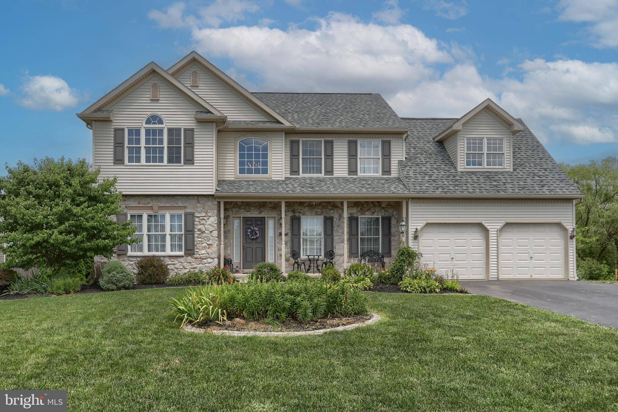 Fredericksburg, PA 17026,9 VILLAGE DR