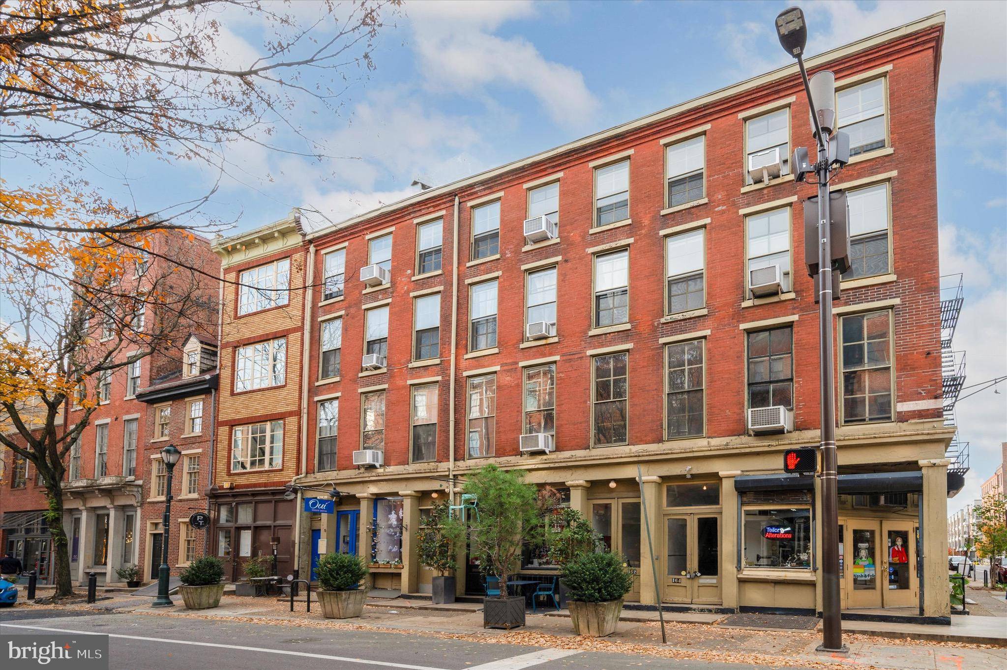 Philadelphia, PA 19106,162 N 3RD ST #2