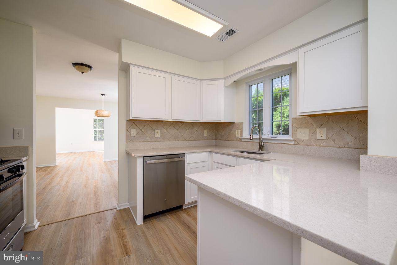 Jackson, NJ 08527,4 PENNY LN