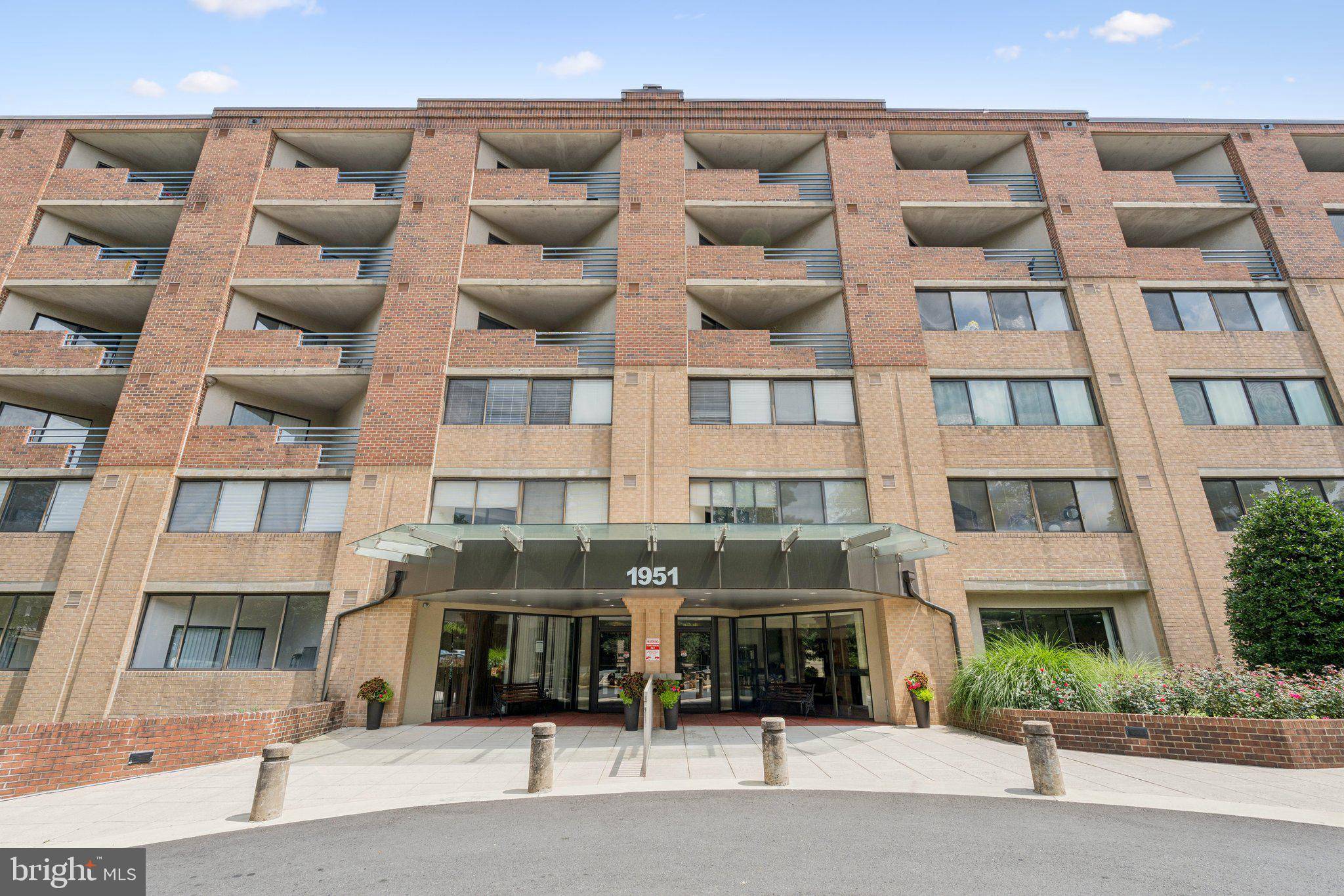 Reston, VA 20191,1951 SAGEWOOD LN #311