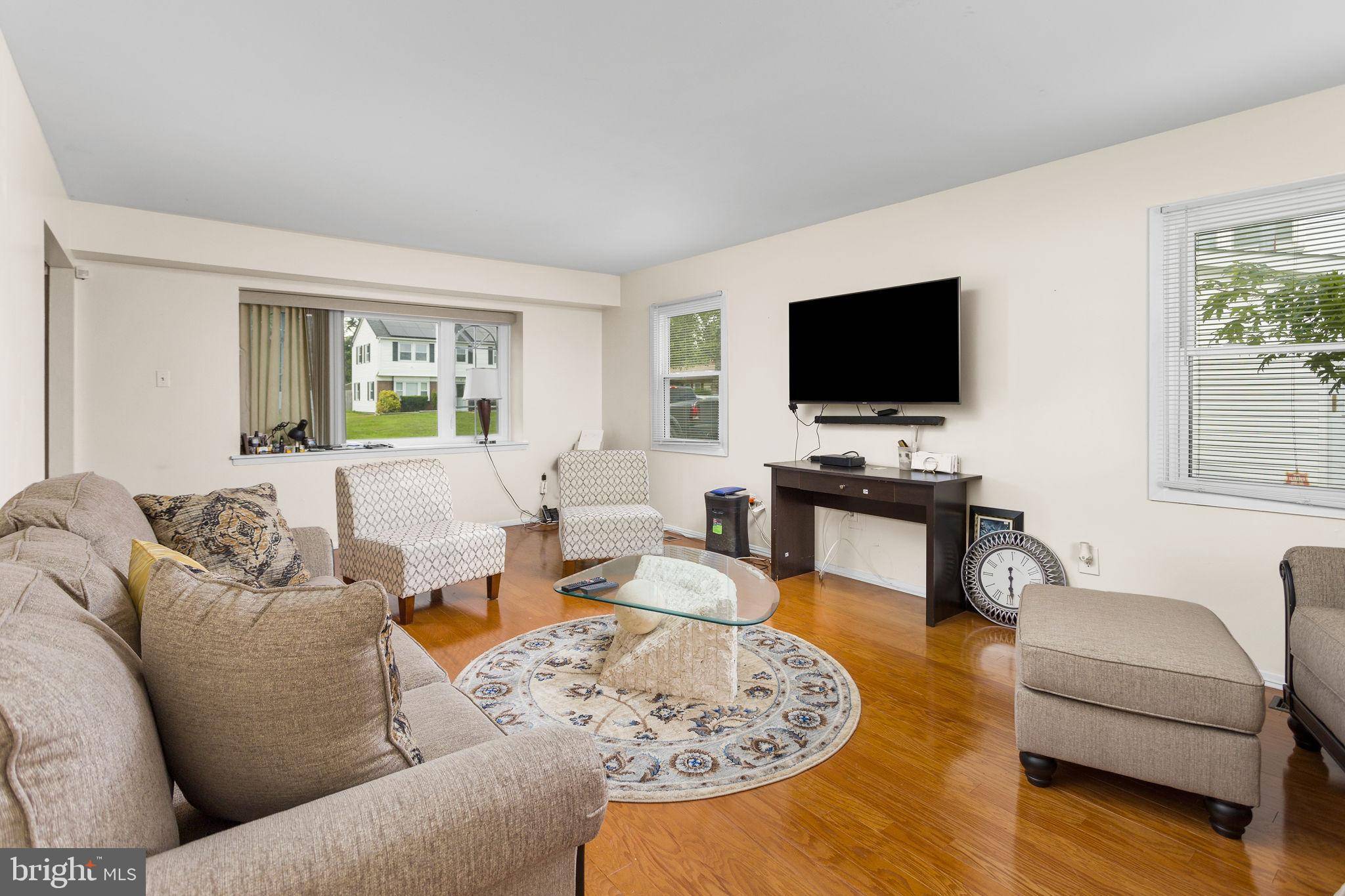 Willingboro, NJ 08046,2 EARNSHAW LN