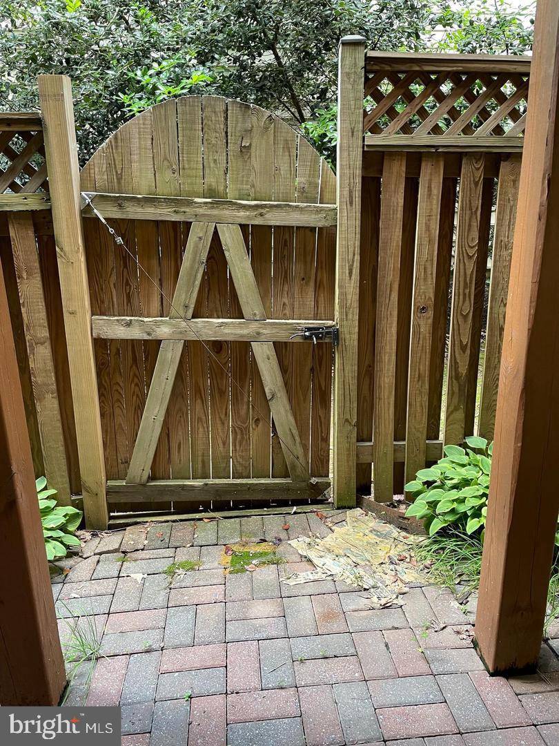 Vienna, VA 22180,8077 SEBON DR