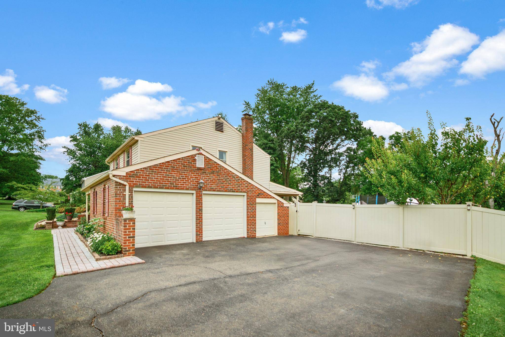 Southampton, PA 18966,18 DAFFODIL DR