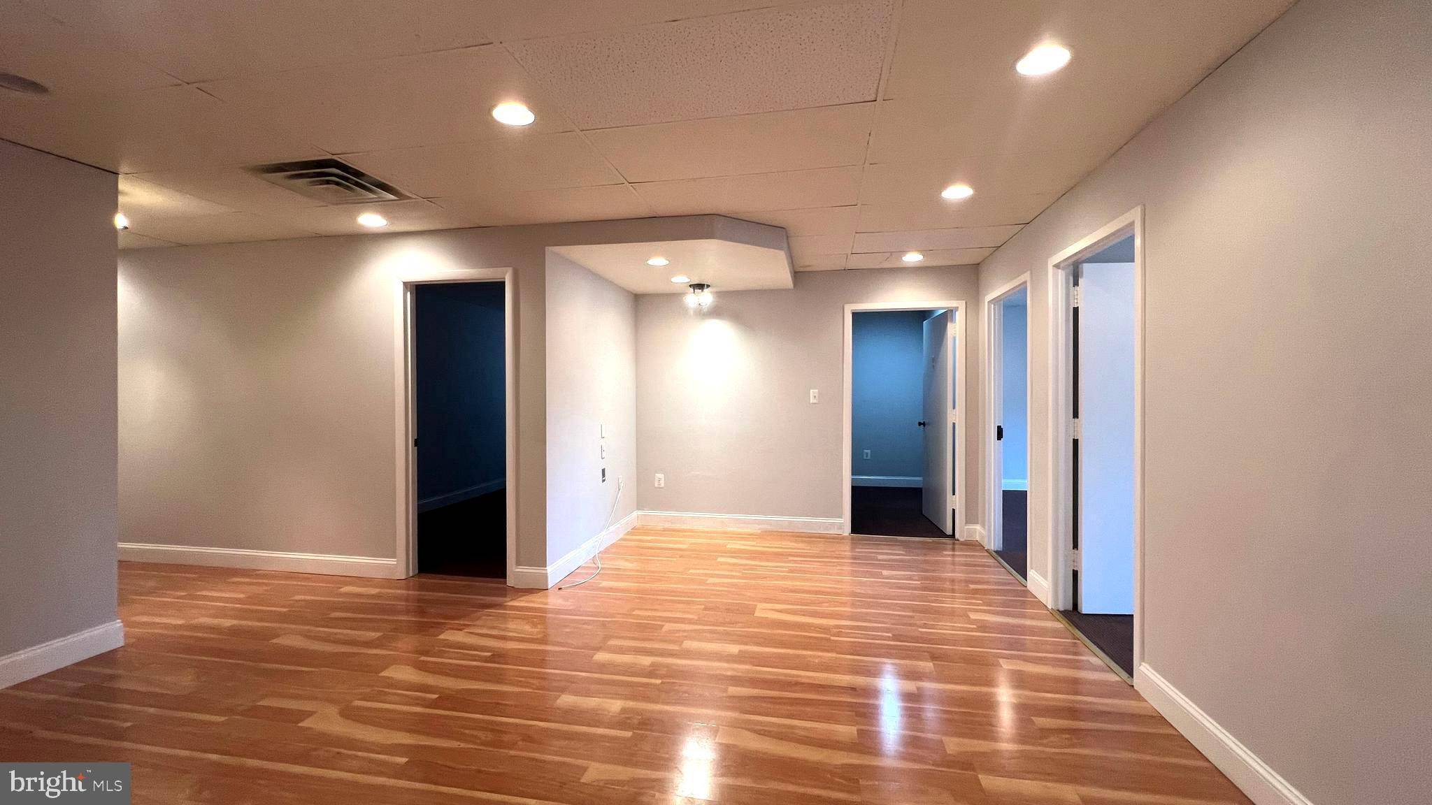 Vienna, VA 22182,8294-D OLD COURTHOUSE RD #32