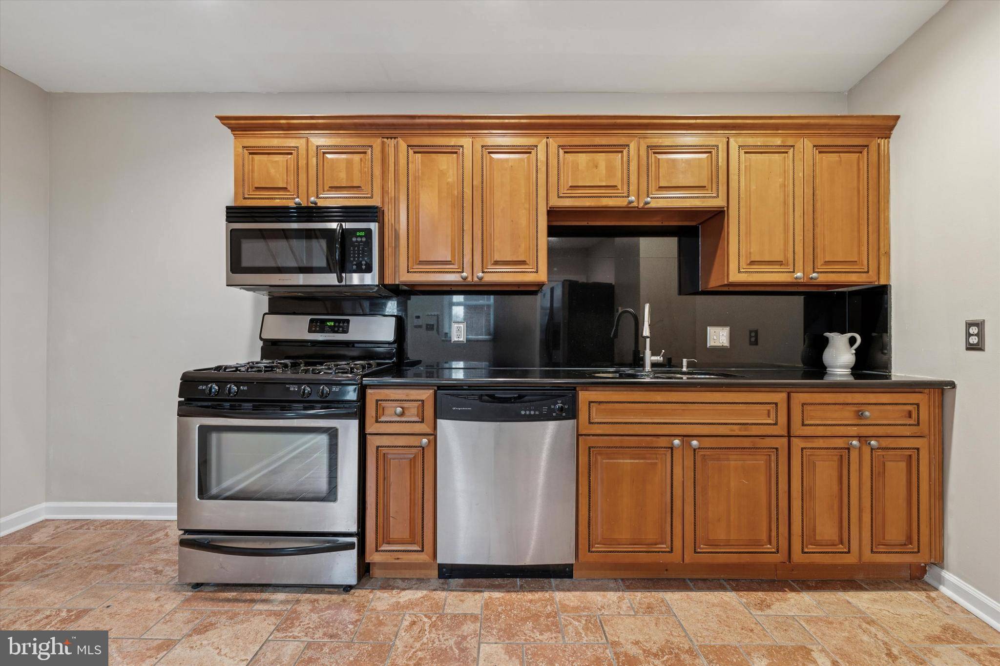 Philadelphia, PA 19147,733 CARPENTER ST #C