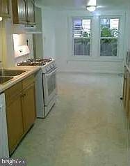Penns Grove, NJ 08069,93 W PITMAN ST
