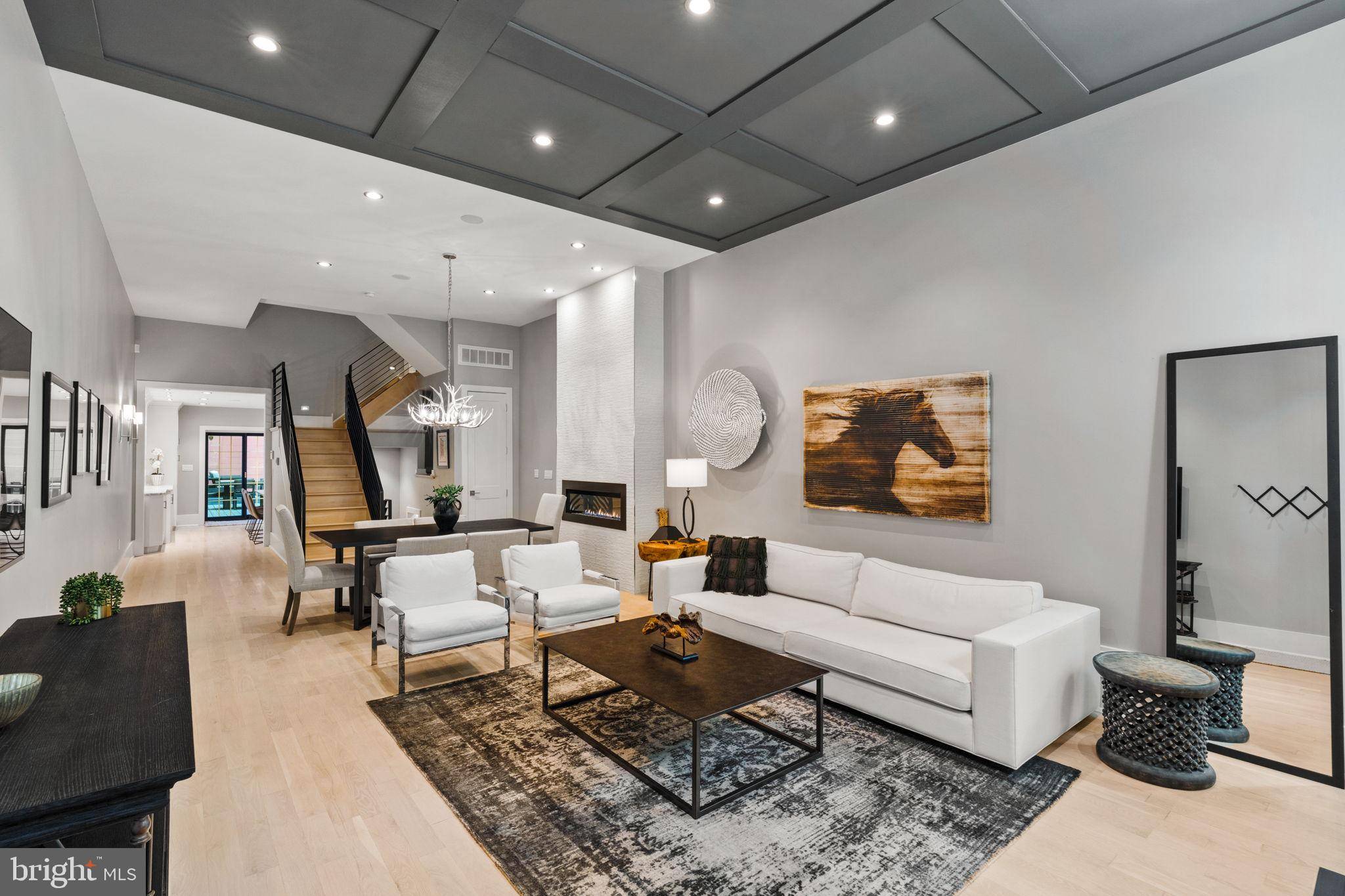 Philadelphia, PA 19107,905 PINE ST