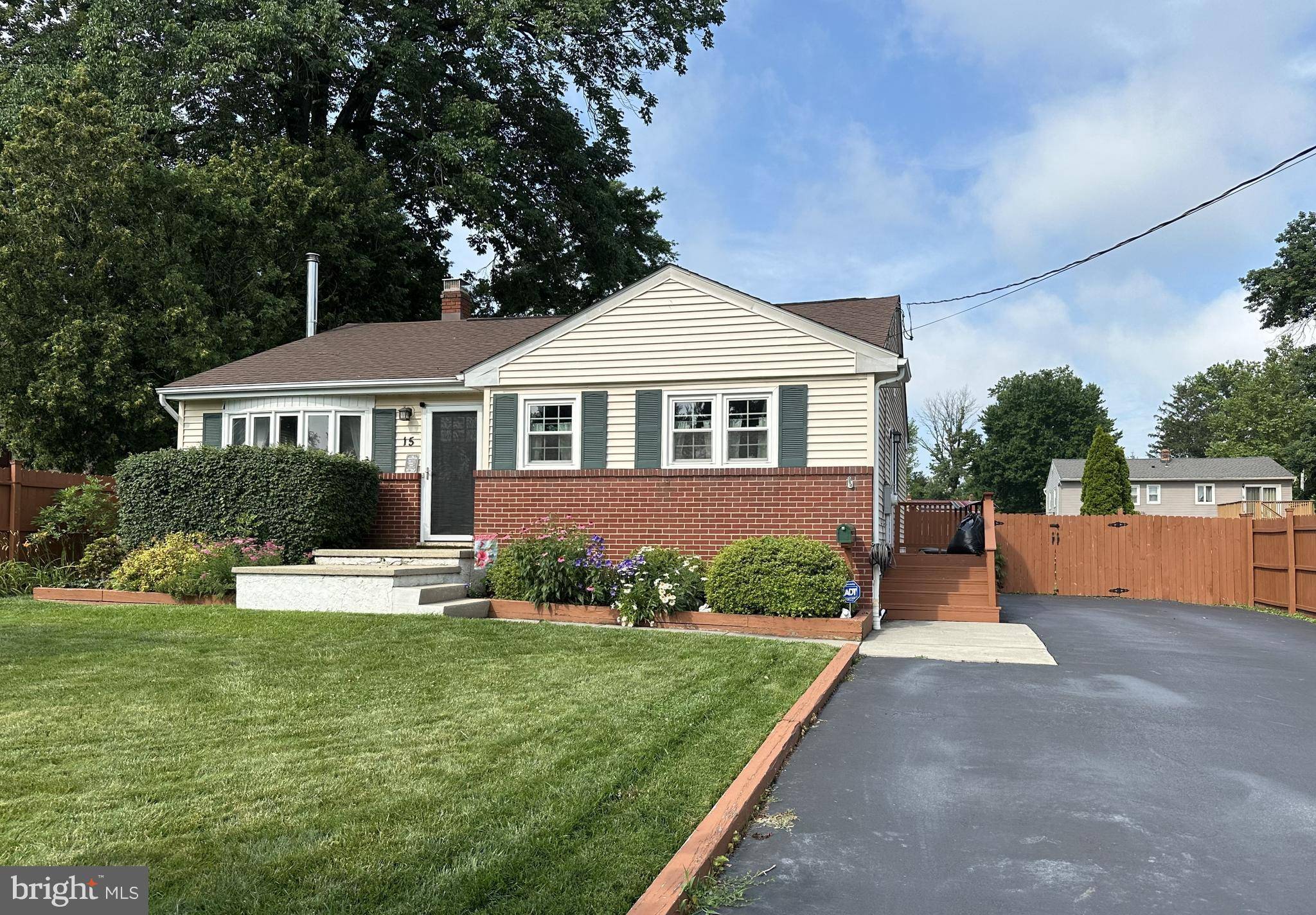 Ewing, NJ 08628,15 DECOU AVE