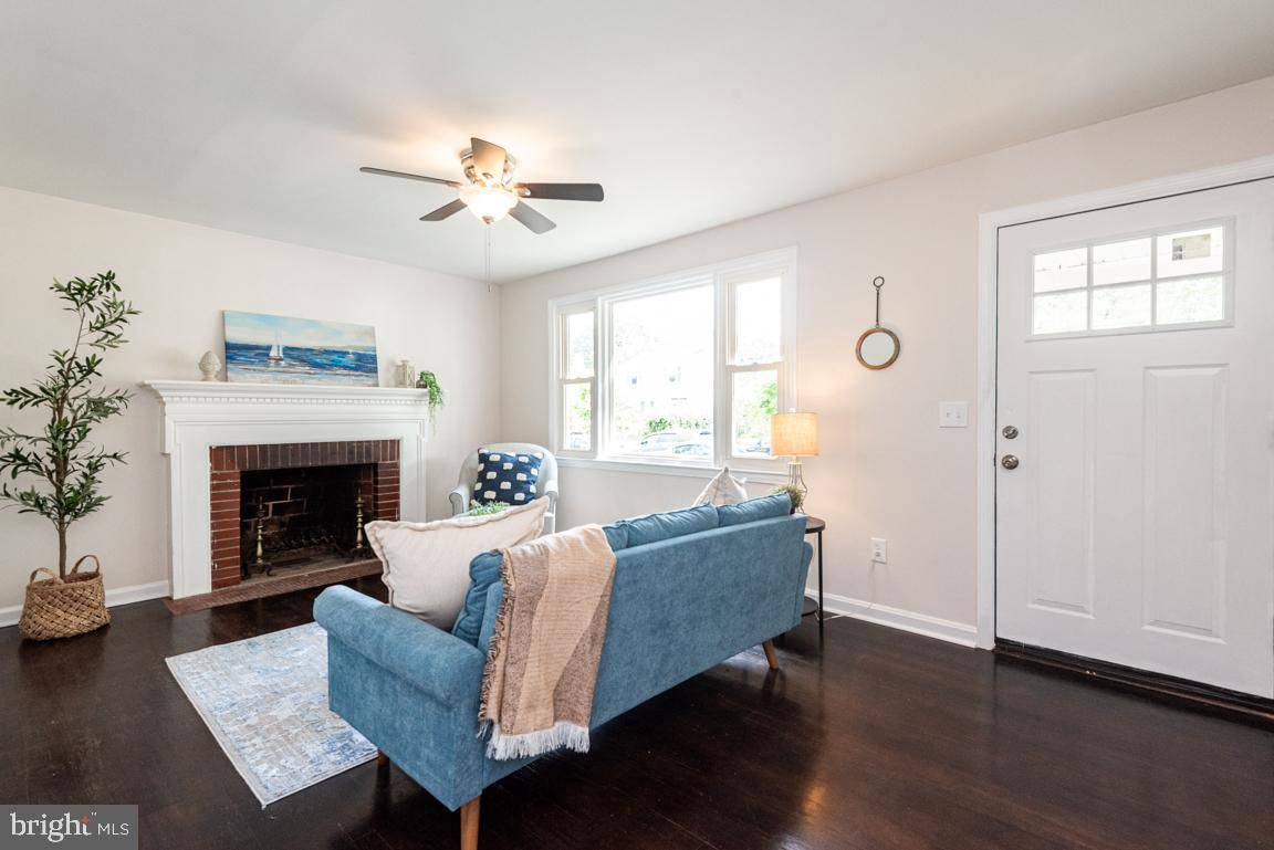 College Park, MD 20740,5006 LAGUNA RD