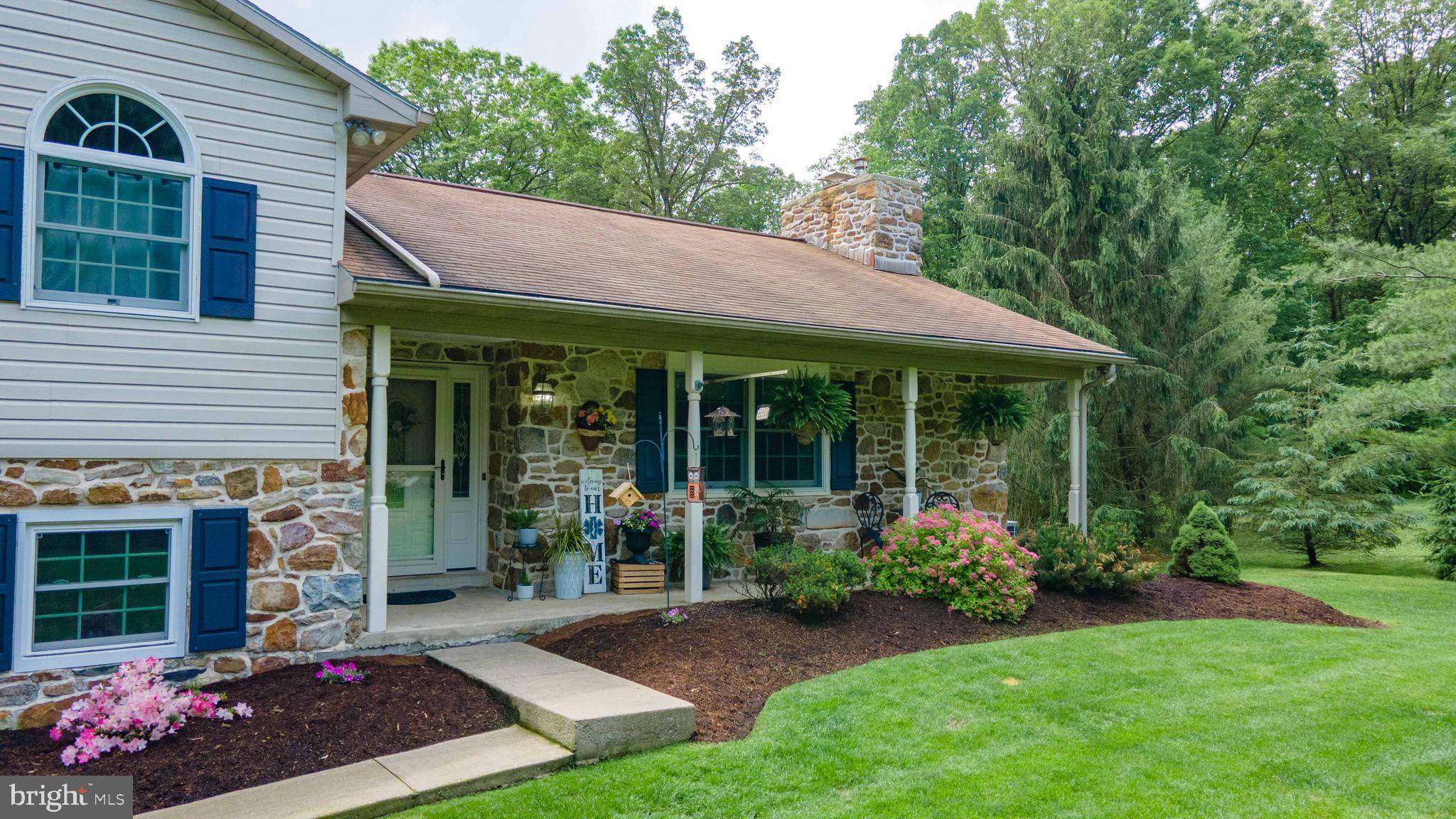New Holland, PA 17557,5210 HONEYSUCKLE LN