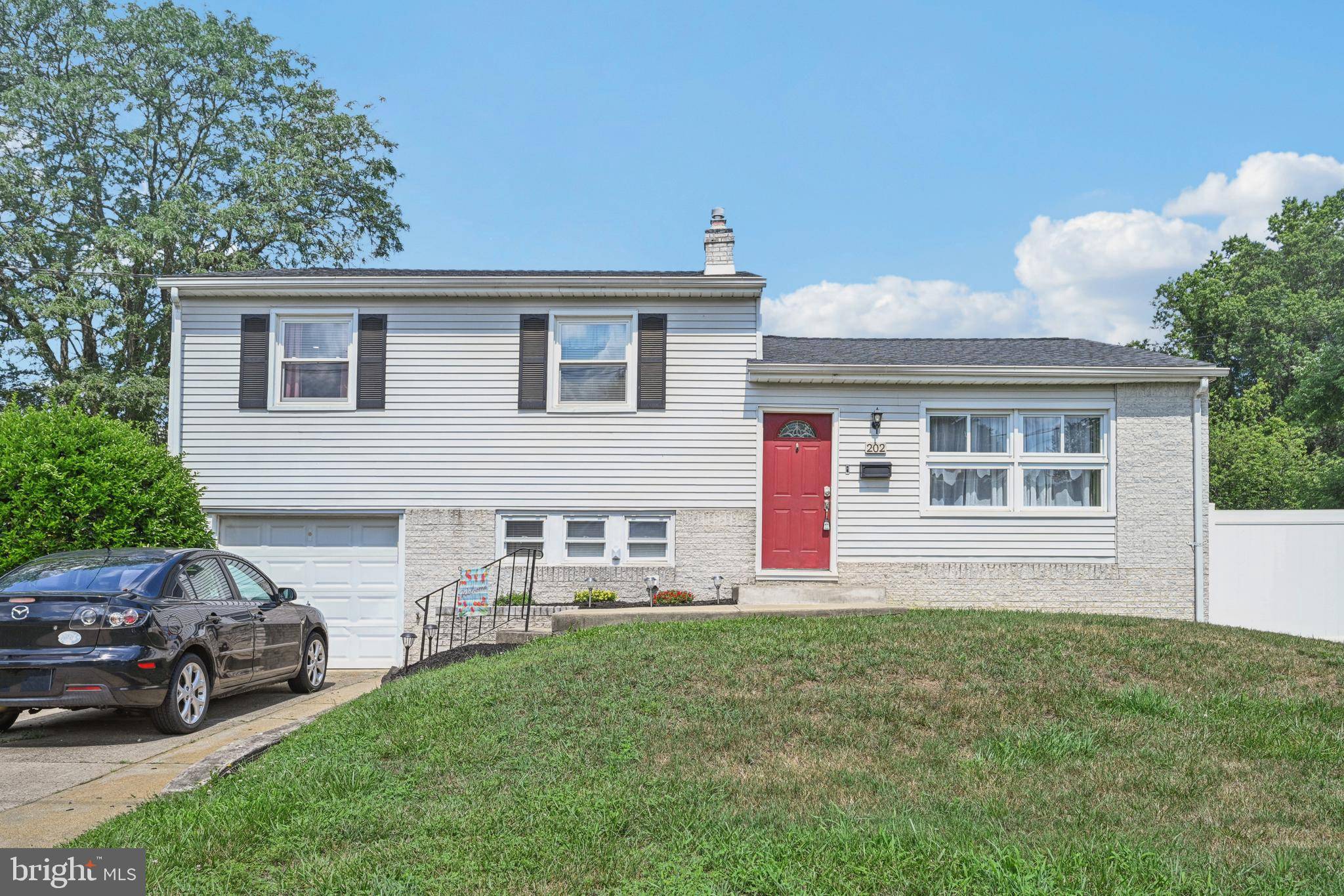 Somerdale, NJ 08083,202 W MAIDEN LN