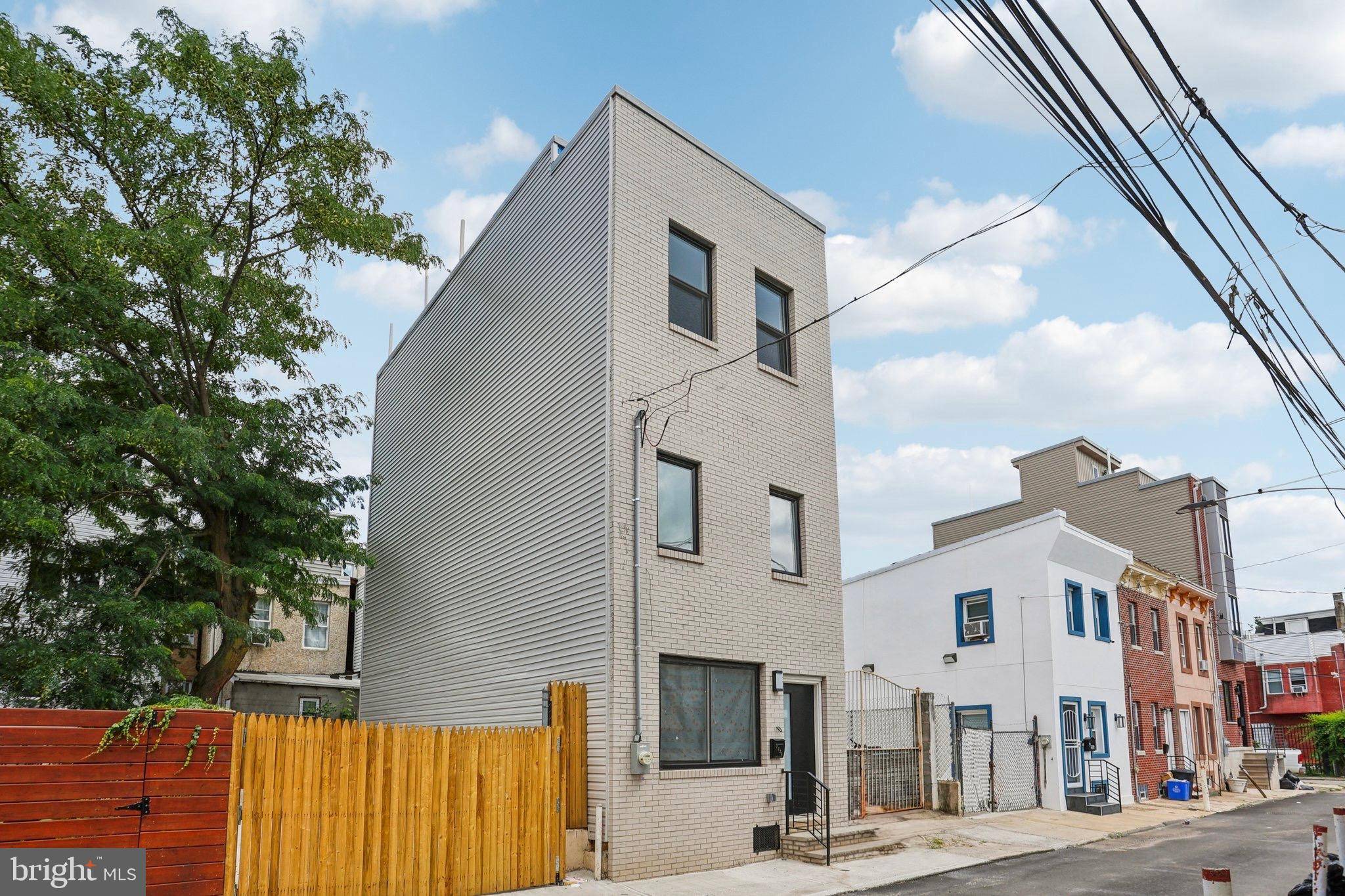 Philadelphia, PA 19133,2225-2227 N WATERLOO ST