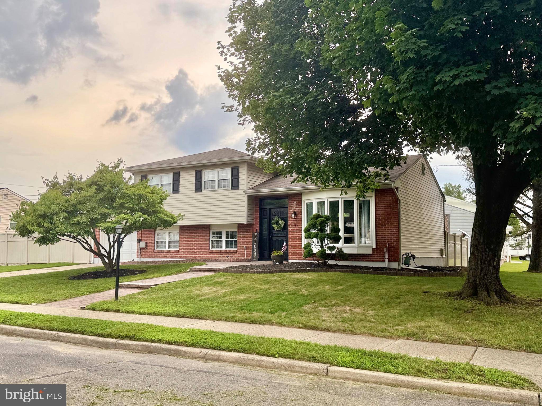 Hamilton, NJ 08620,30 ROCK ROYAL ROAD