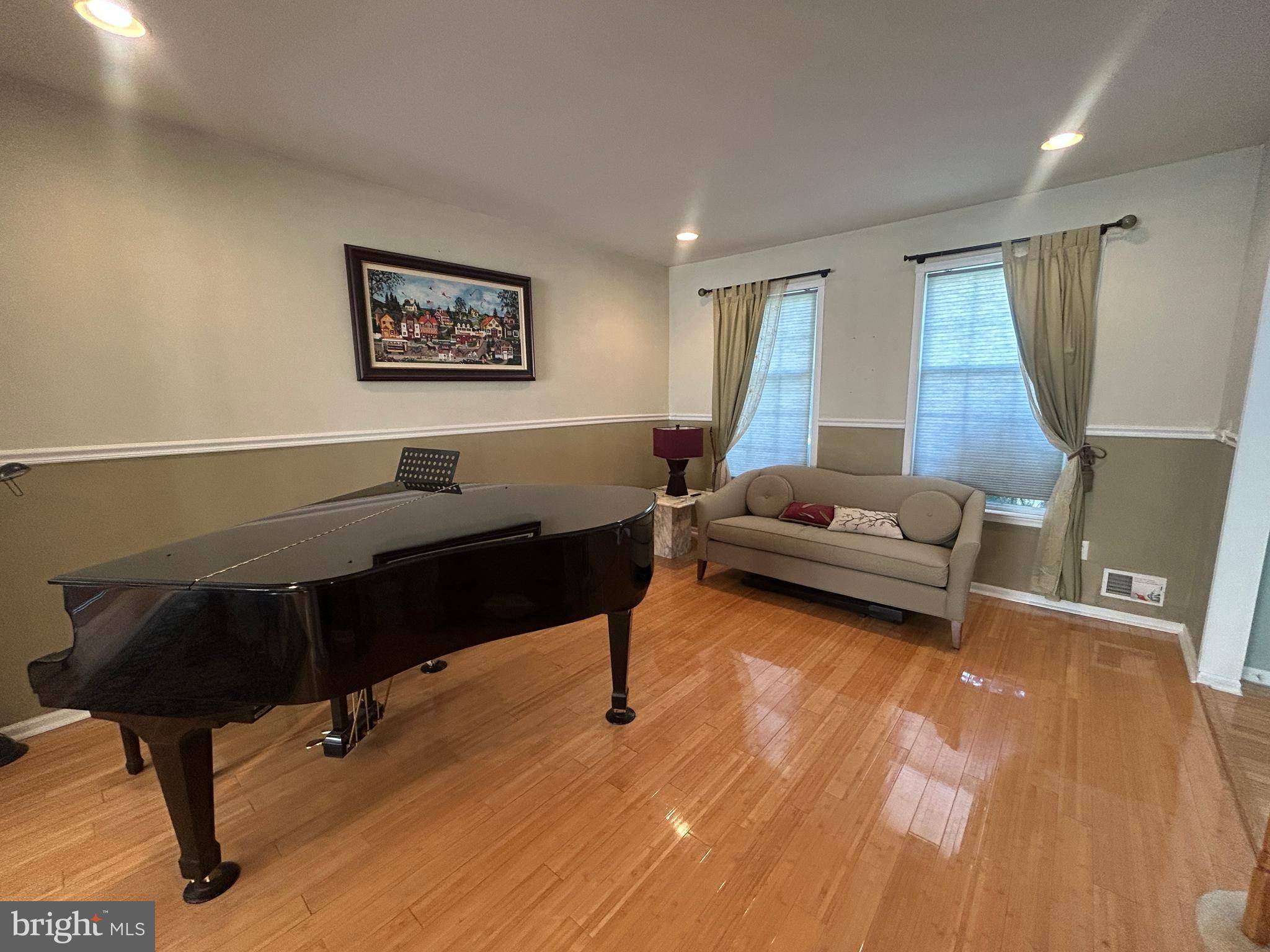 East Windsor, NJ 08520,2 CARRIAGE CT