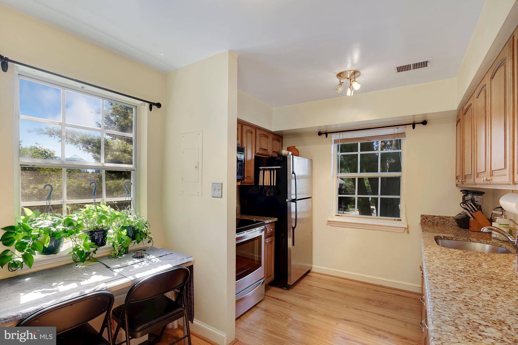 Arlington, VA 22209,2102 N SCOTT ST #111