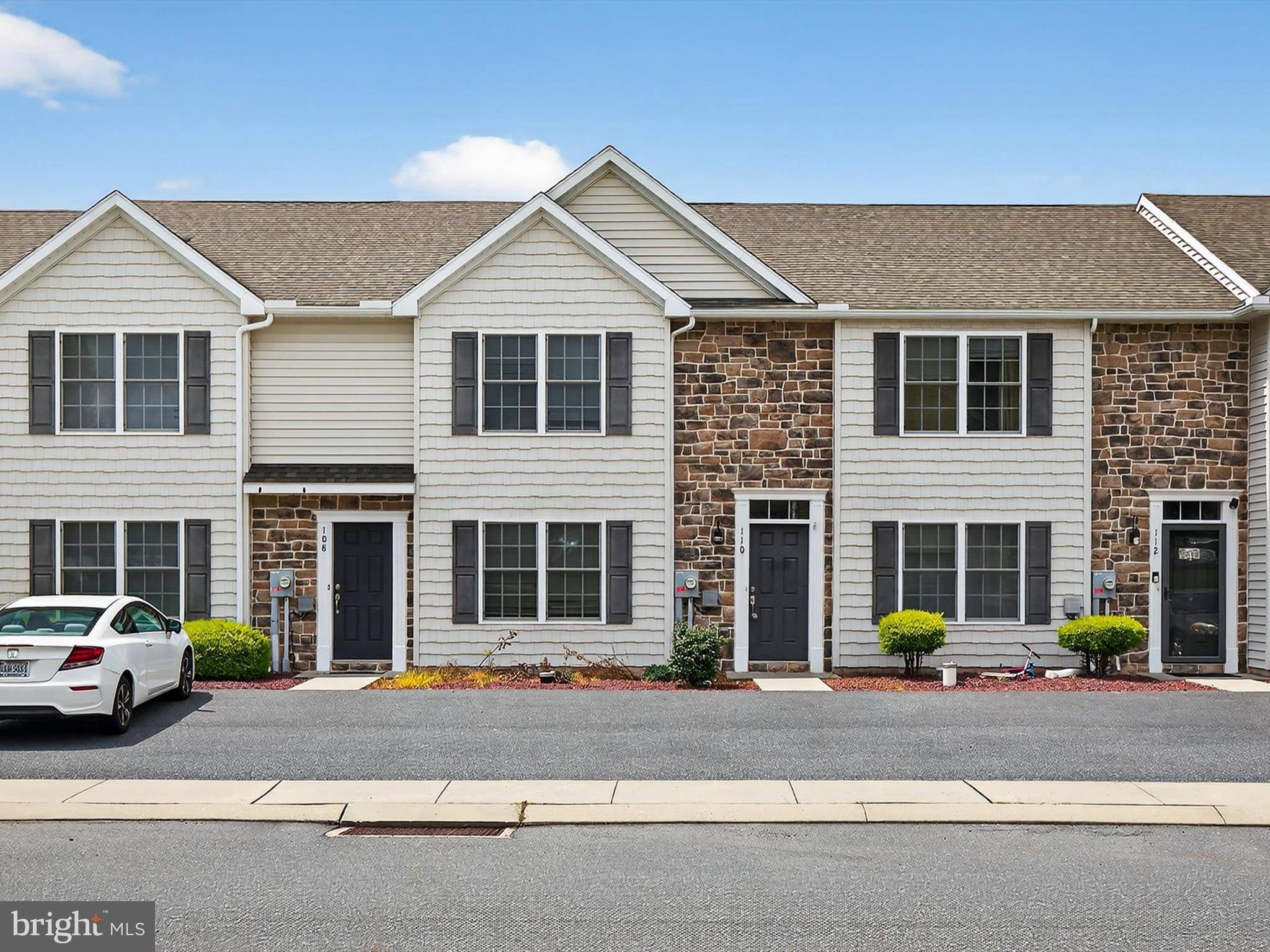 Denver, PA 17517,110 REDSTONE DR