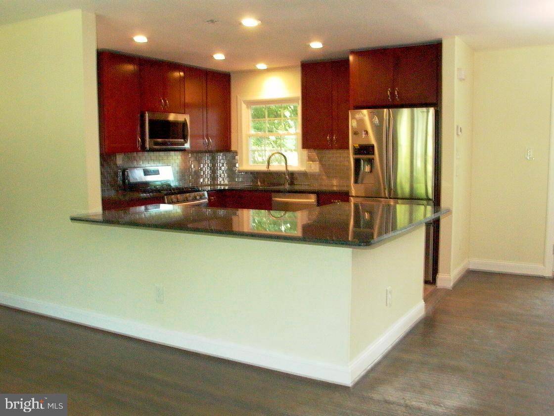 Chantilly, VA 20151,13707 SMALLWOOD CT