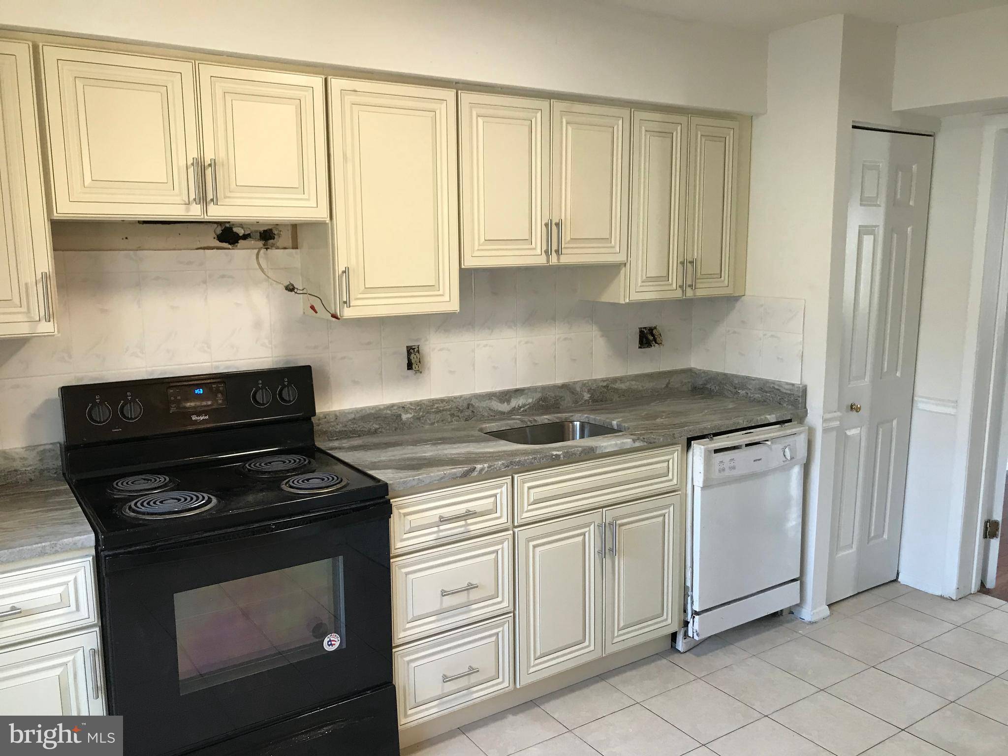 Catonsville, MD 21228,6 PRESTWICK SQ