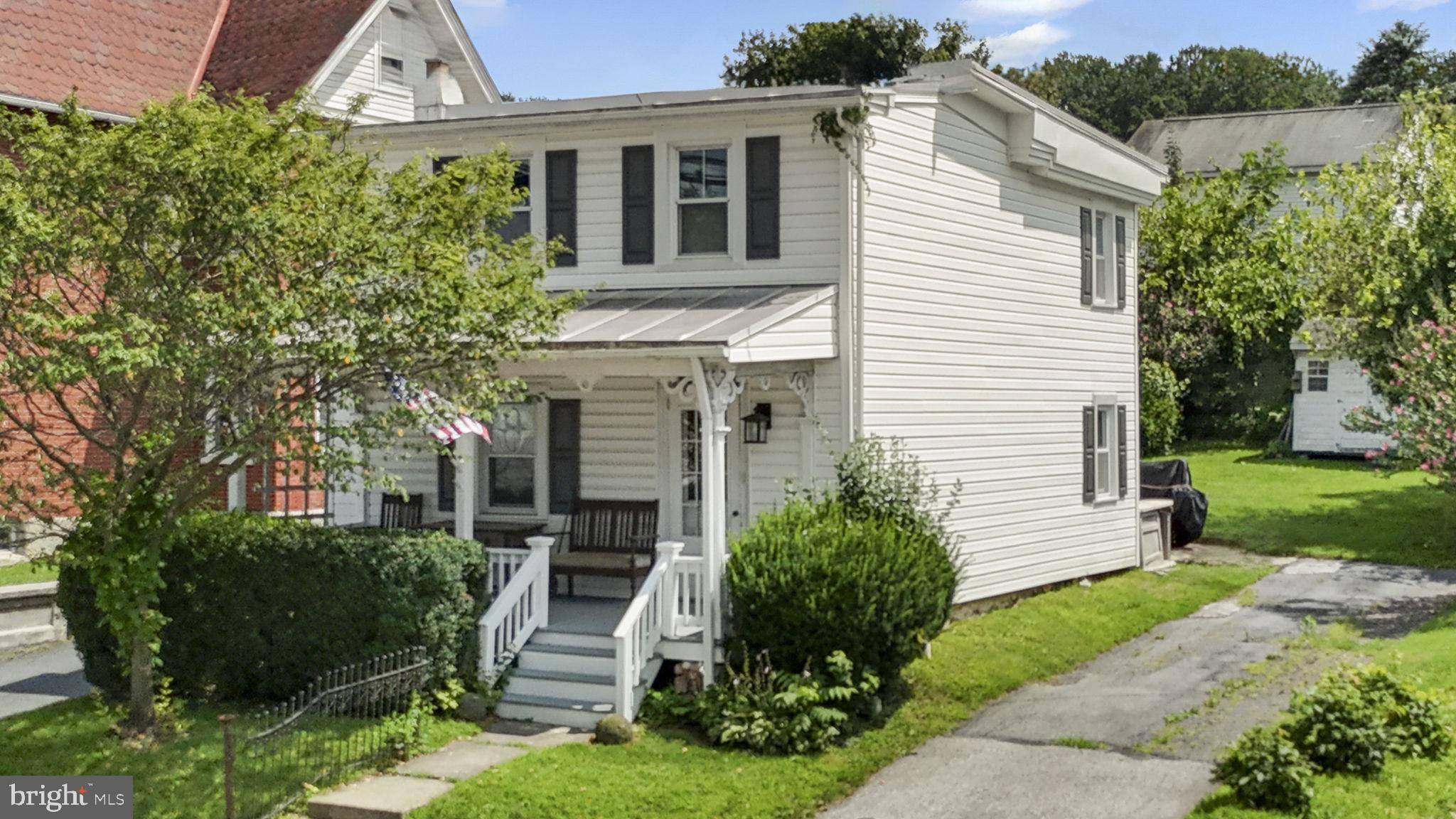 Elverson, PA 19520,19 W MAIN ST