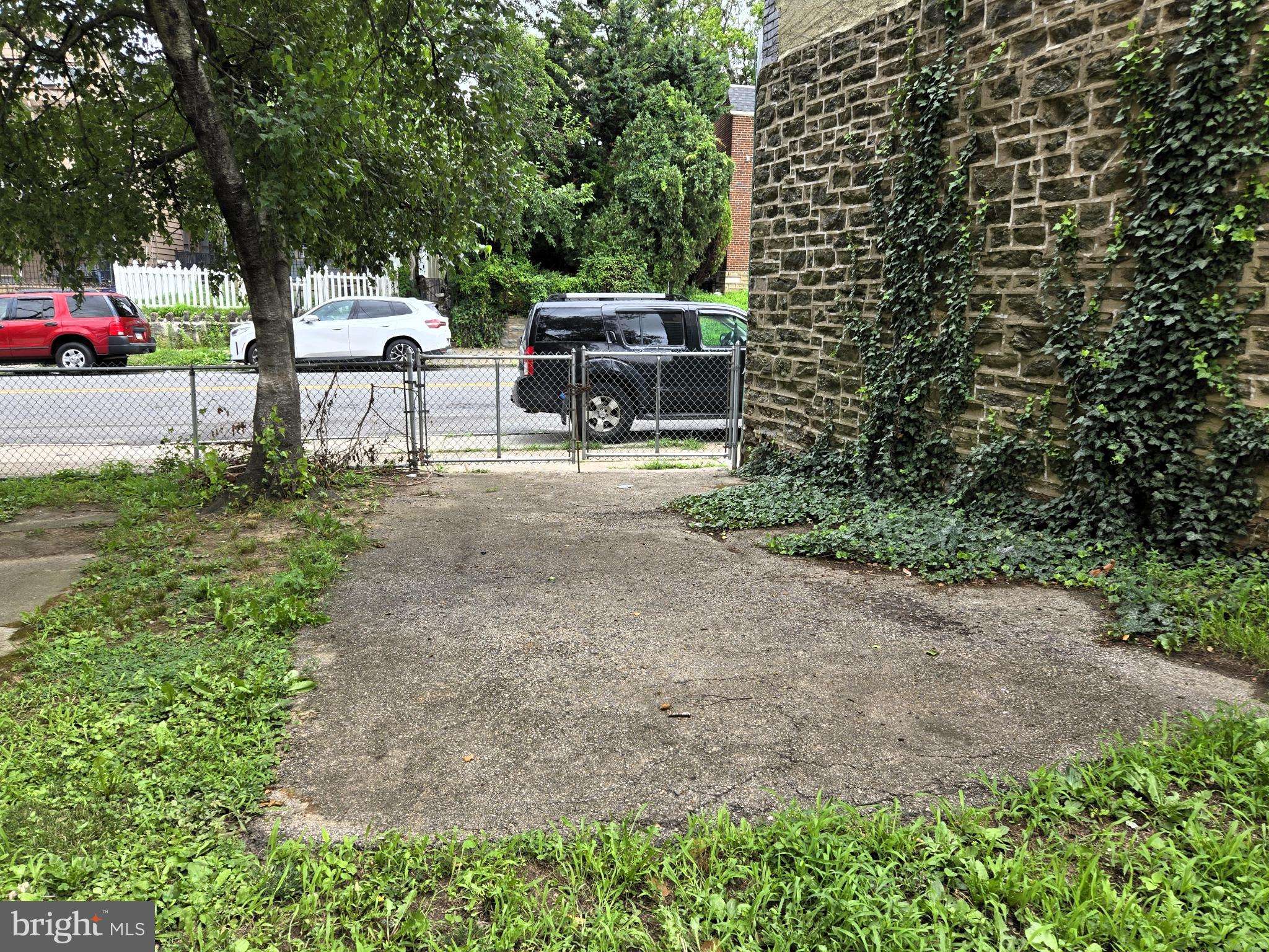 Philadelphia, PA 19120,220 E TABOR RD