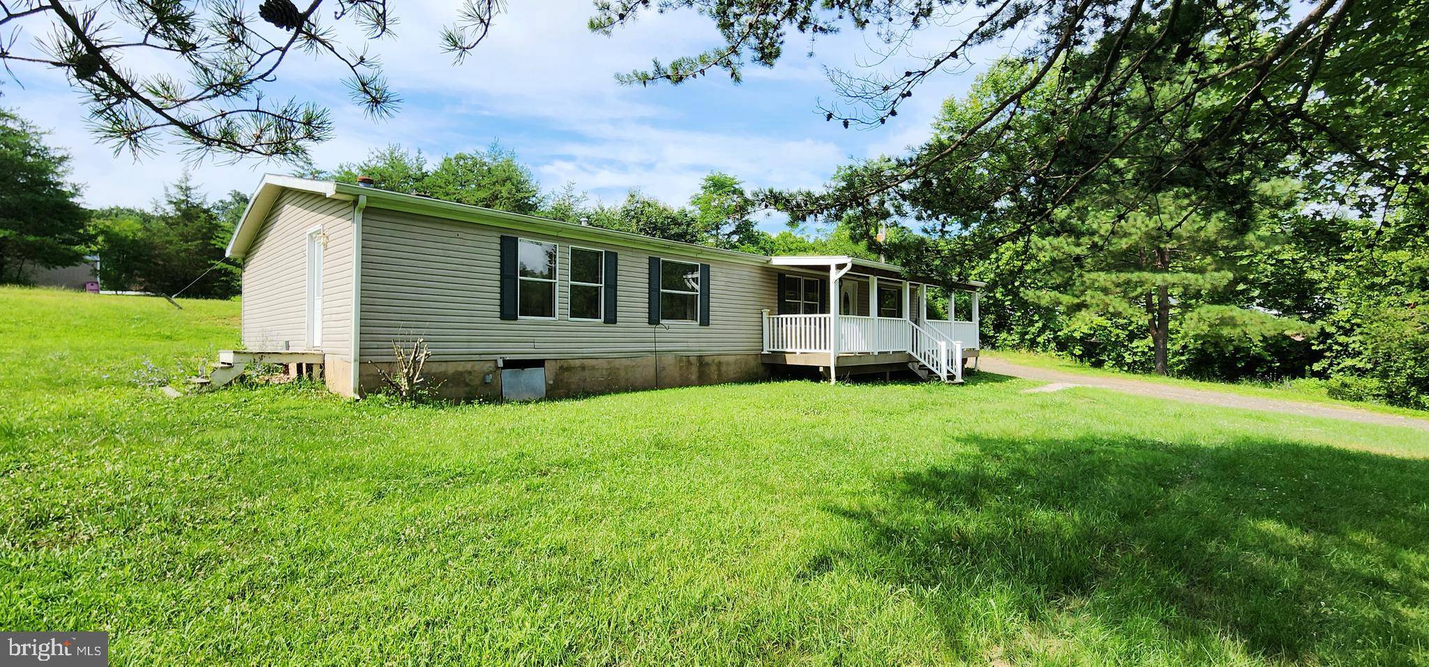 Hedgesville, WV 25427,194 FLYING DOVE LN E