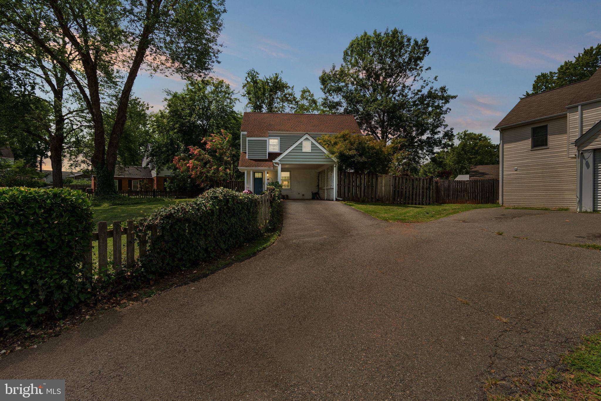 Manassas, VA 20110,8596 SHERMAN CT
