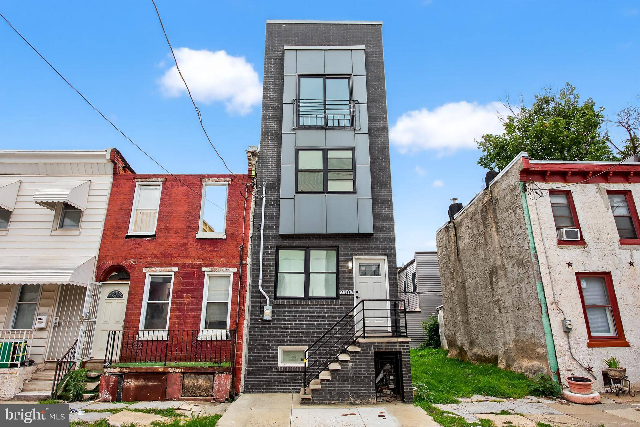 Philadelphia, PA 19121,2407 W SEYBERT ST