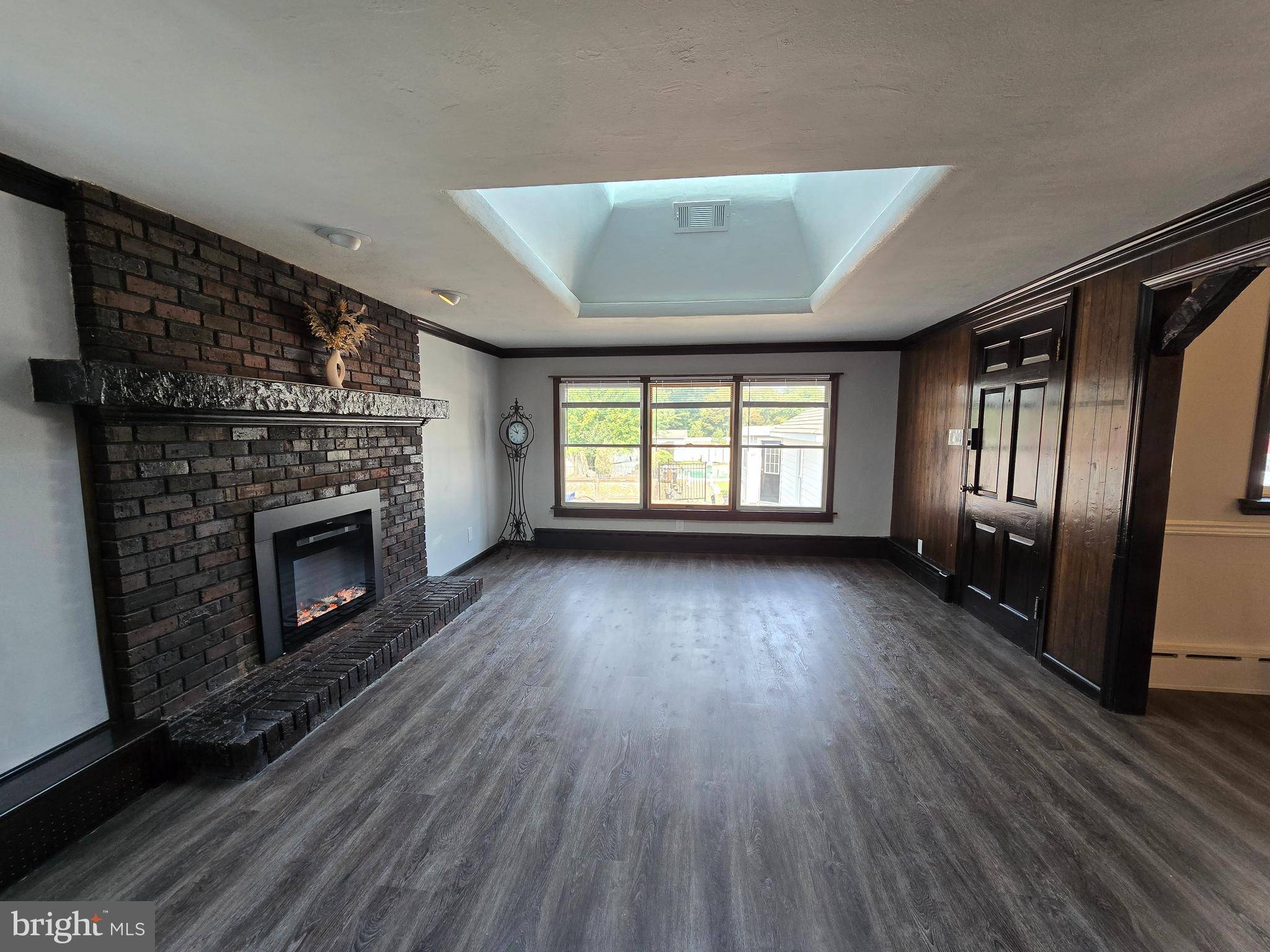 Hamilton, NJ 08610,376 WHITE HORSE AVE