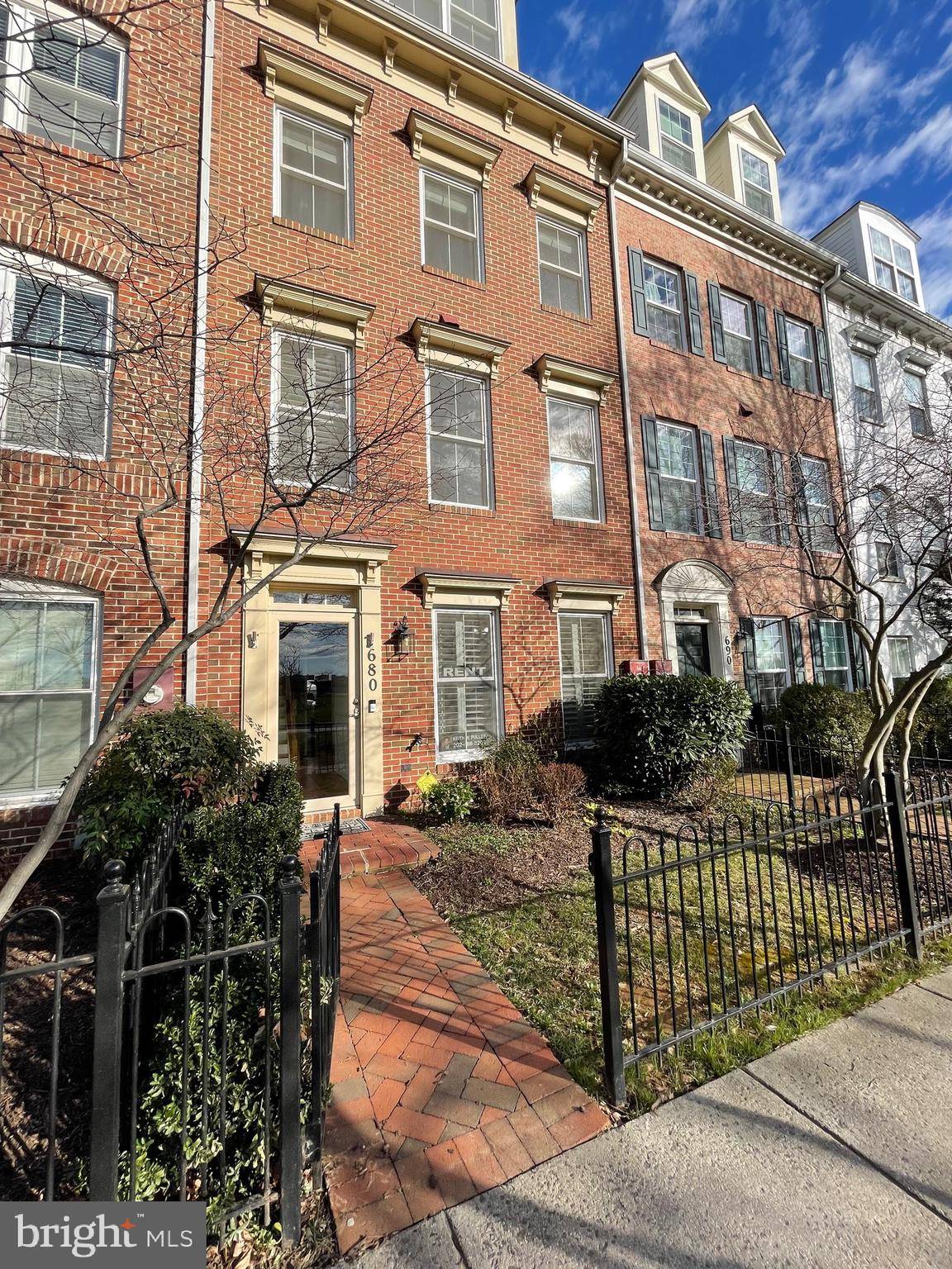 Washington, DC 20024,680 9TH ST SW