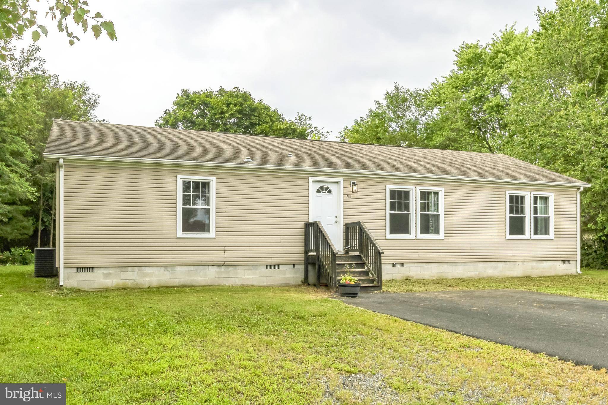 Clayton, DE 19938,719 HOPEWELL DR