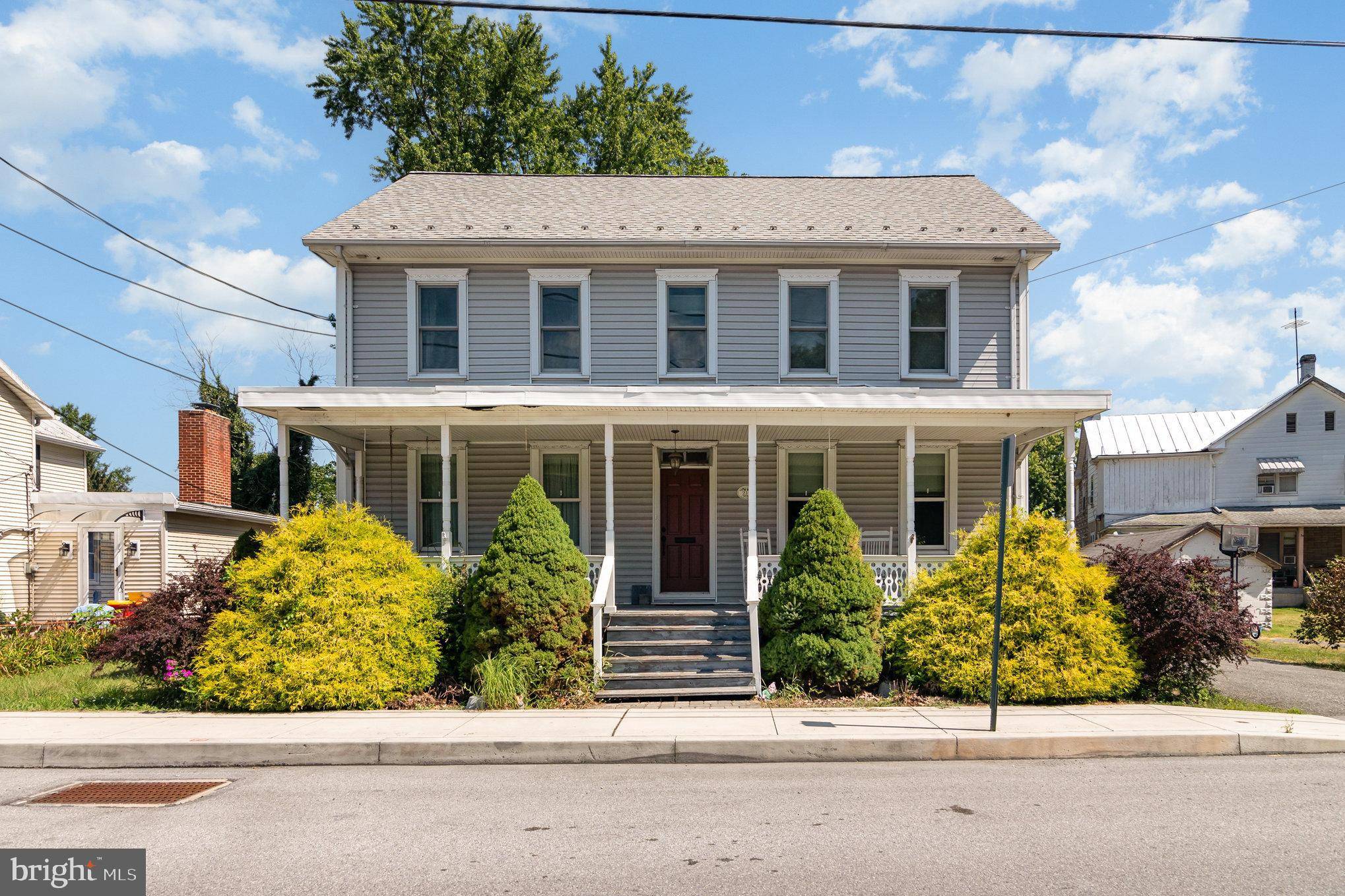 Mount Holly Springs, PA 17065,211 E PINE ST