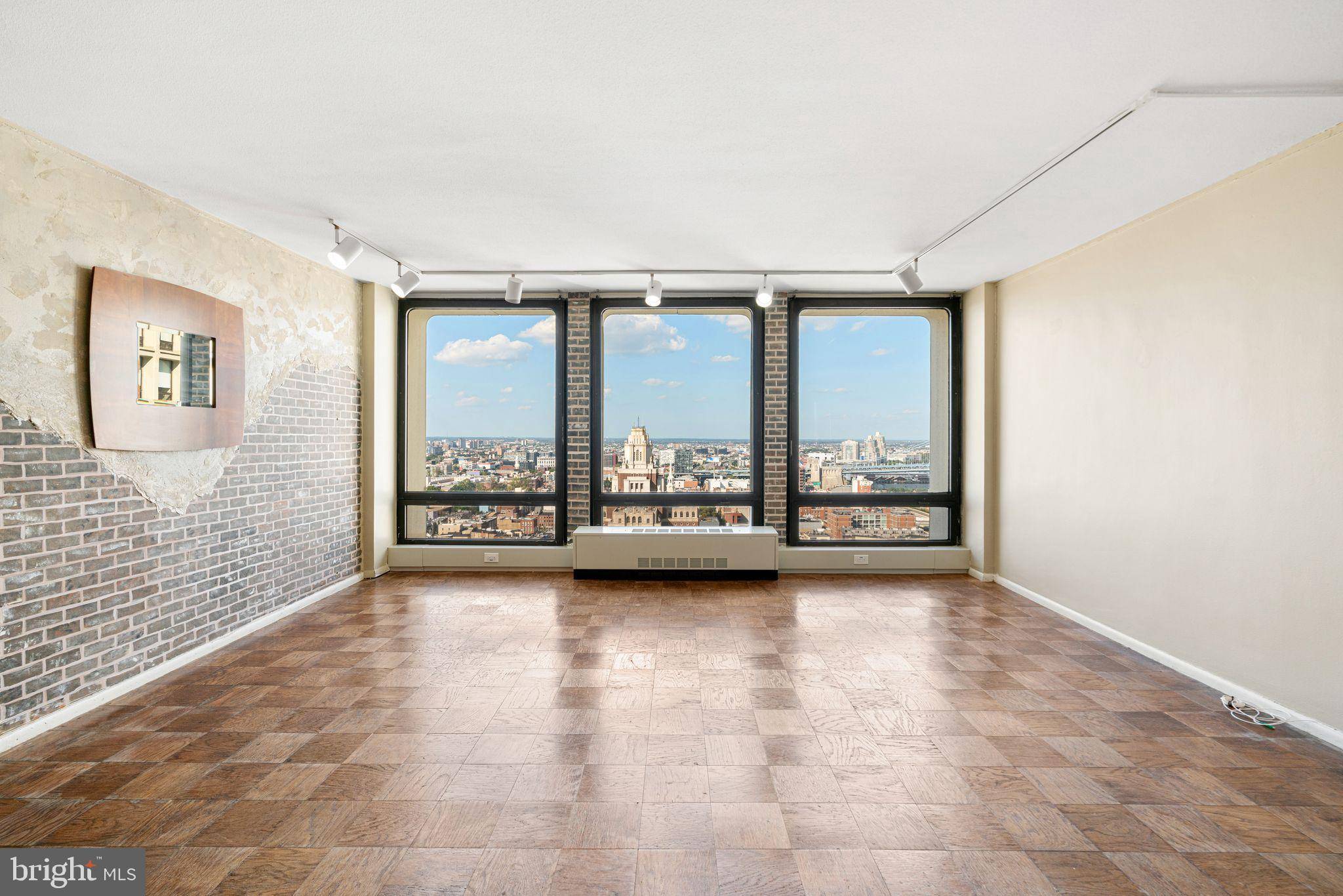 Philadelphia, PA 19106,210 LOCUST ST #29H-W