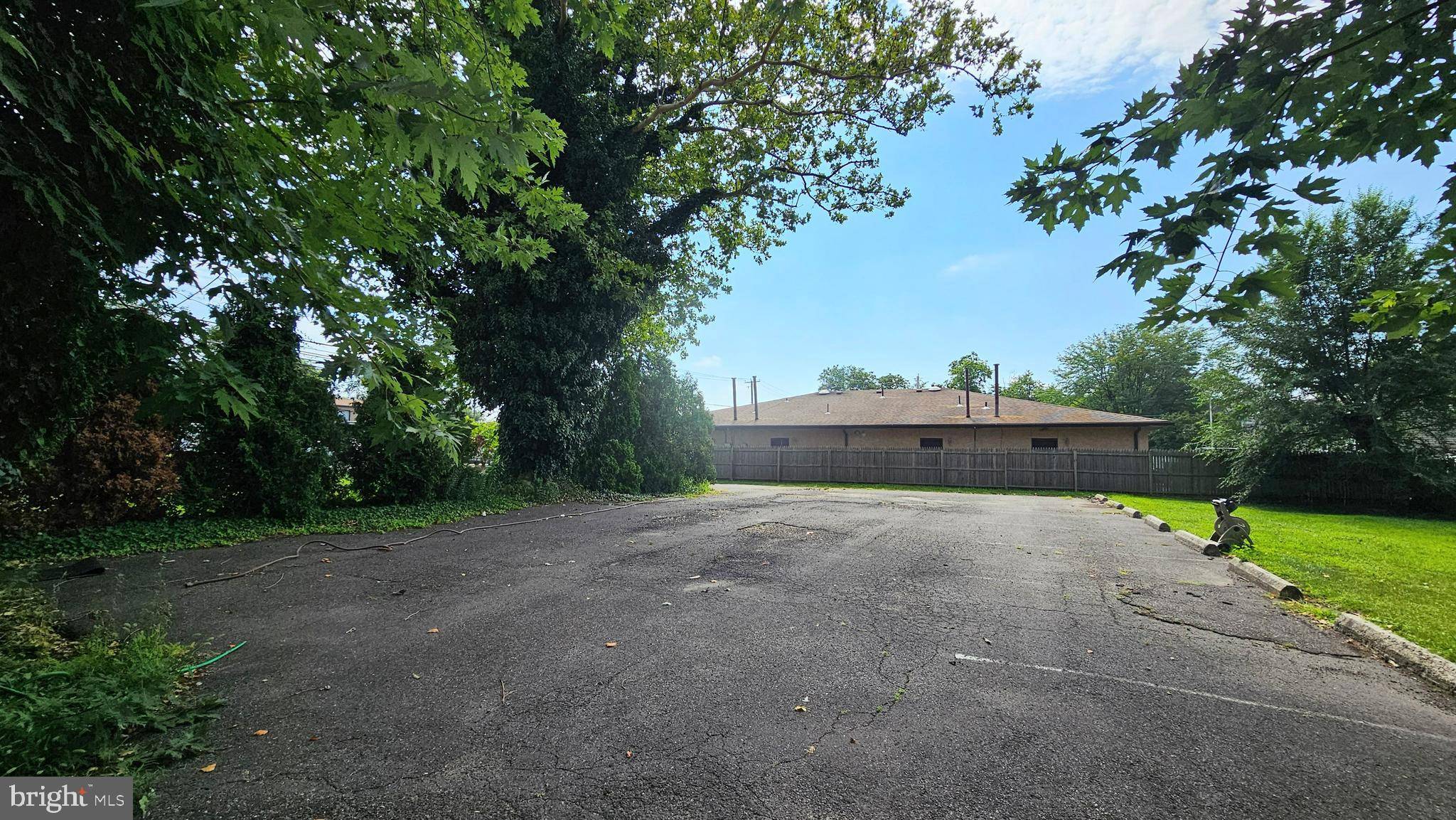 Stratford, NJ 08084,312 N WHITE HORSE PIKE