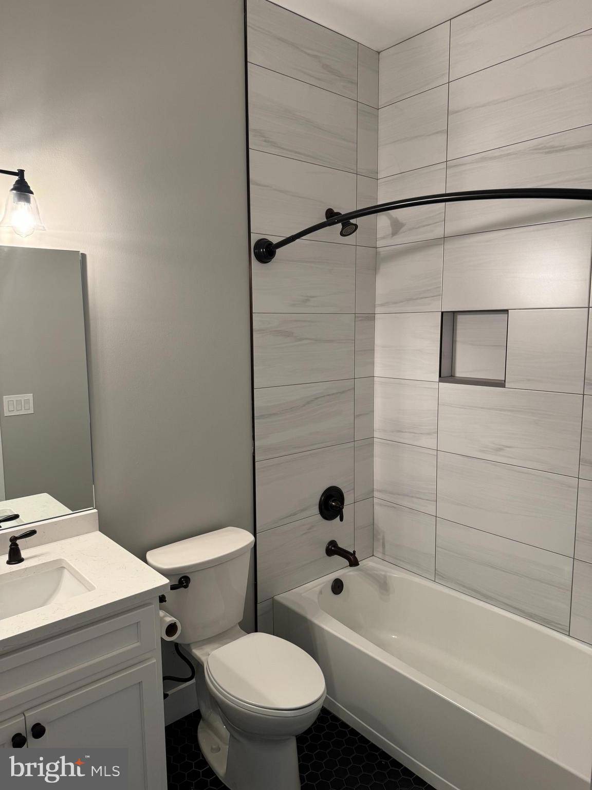 Haddonfield, NJ 08033,203 KINGS HWY E #A3