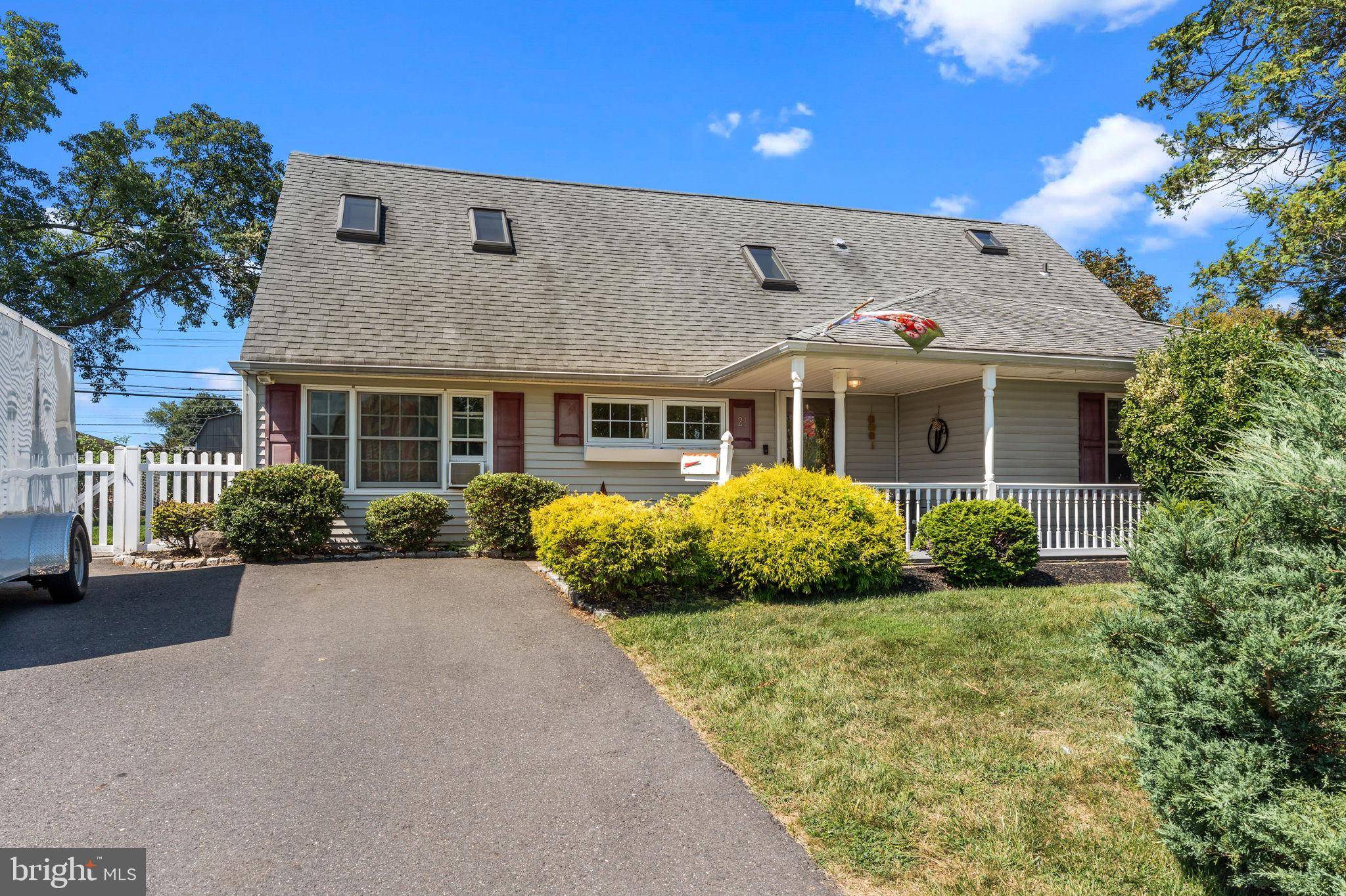 Levittown, PA 19056,21 DOWNHILL RD