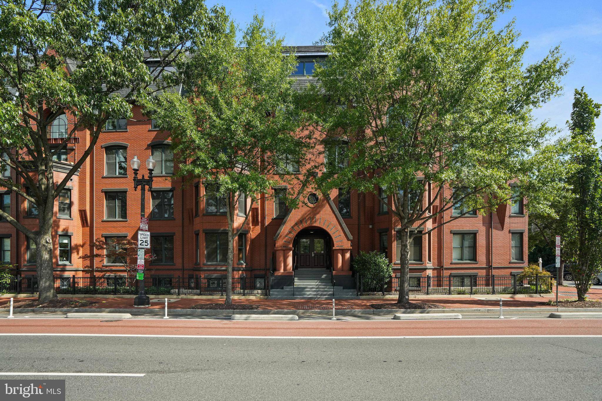 Washington, DC 20003,1020 PENNSYLVANIA AVE SE #404