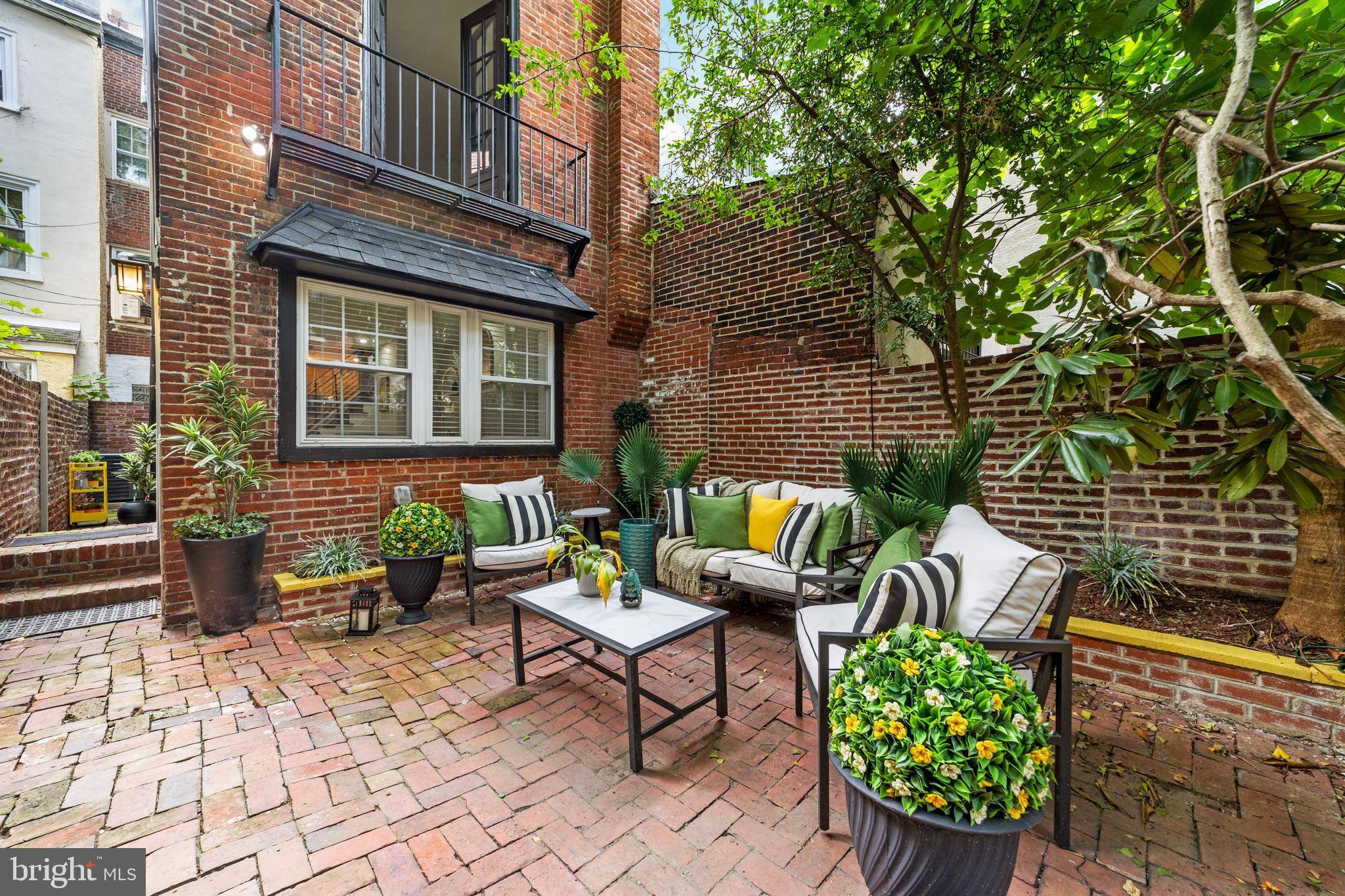 Philadelphia, PA 19107,321 S FAWN ST