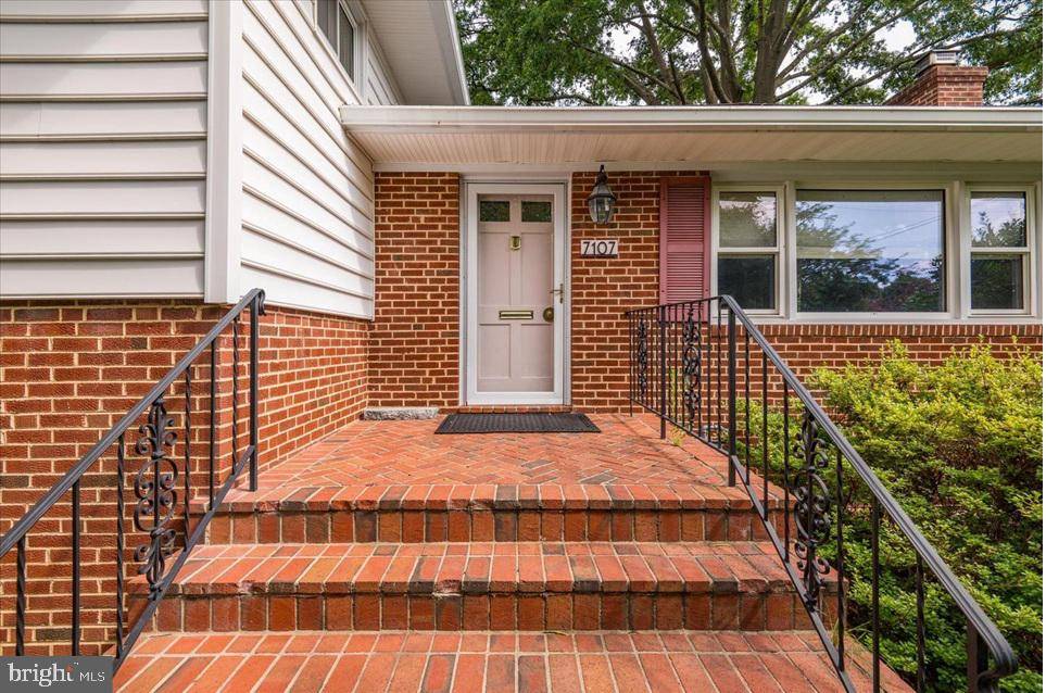 Mclean, VA 22101,7107 TYNDALE ST