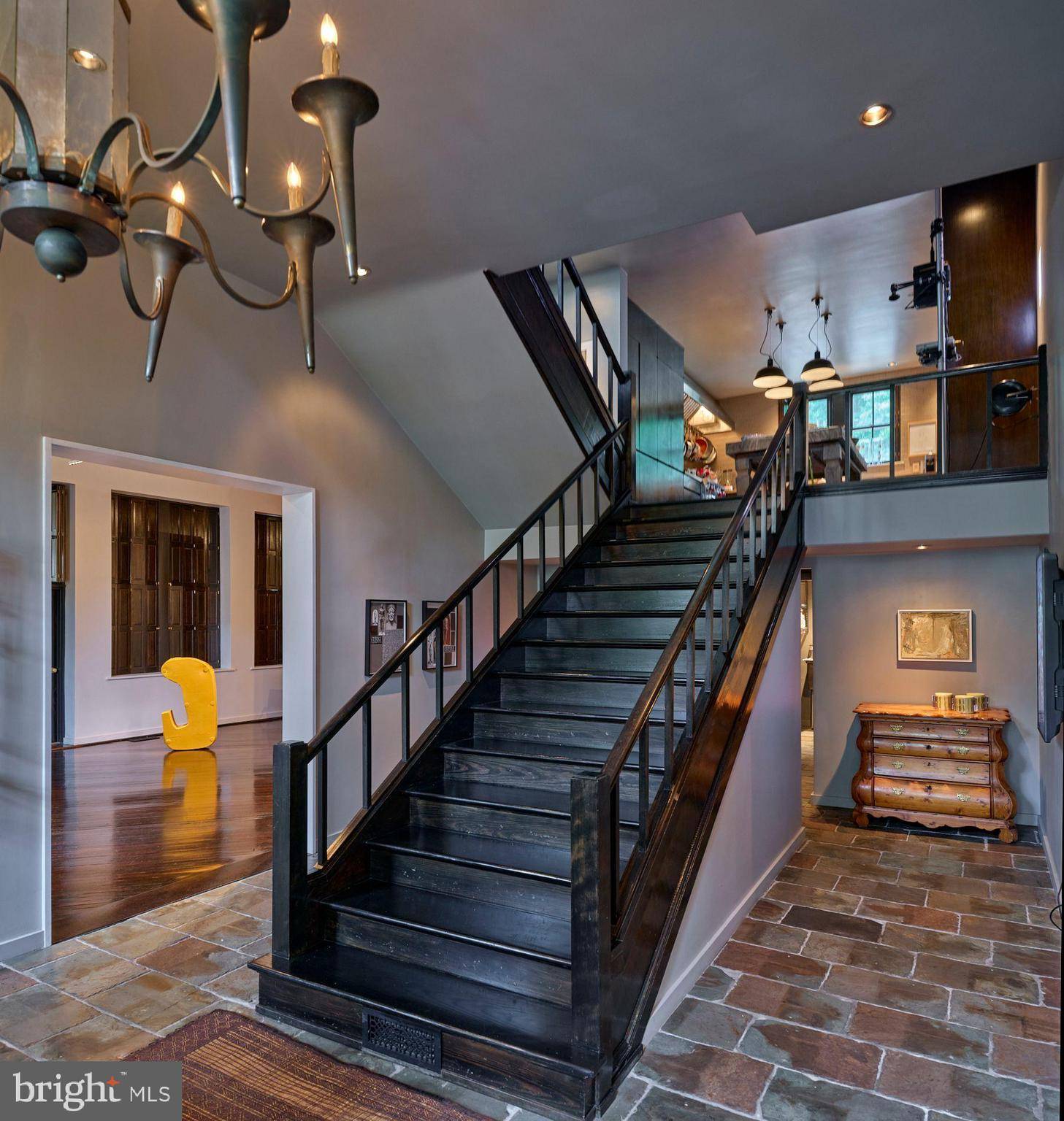 Lambertville, NJ 08530,80 S MAIN ST