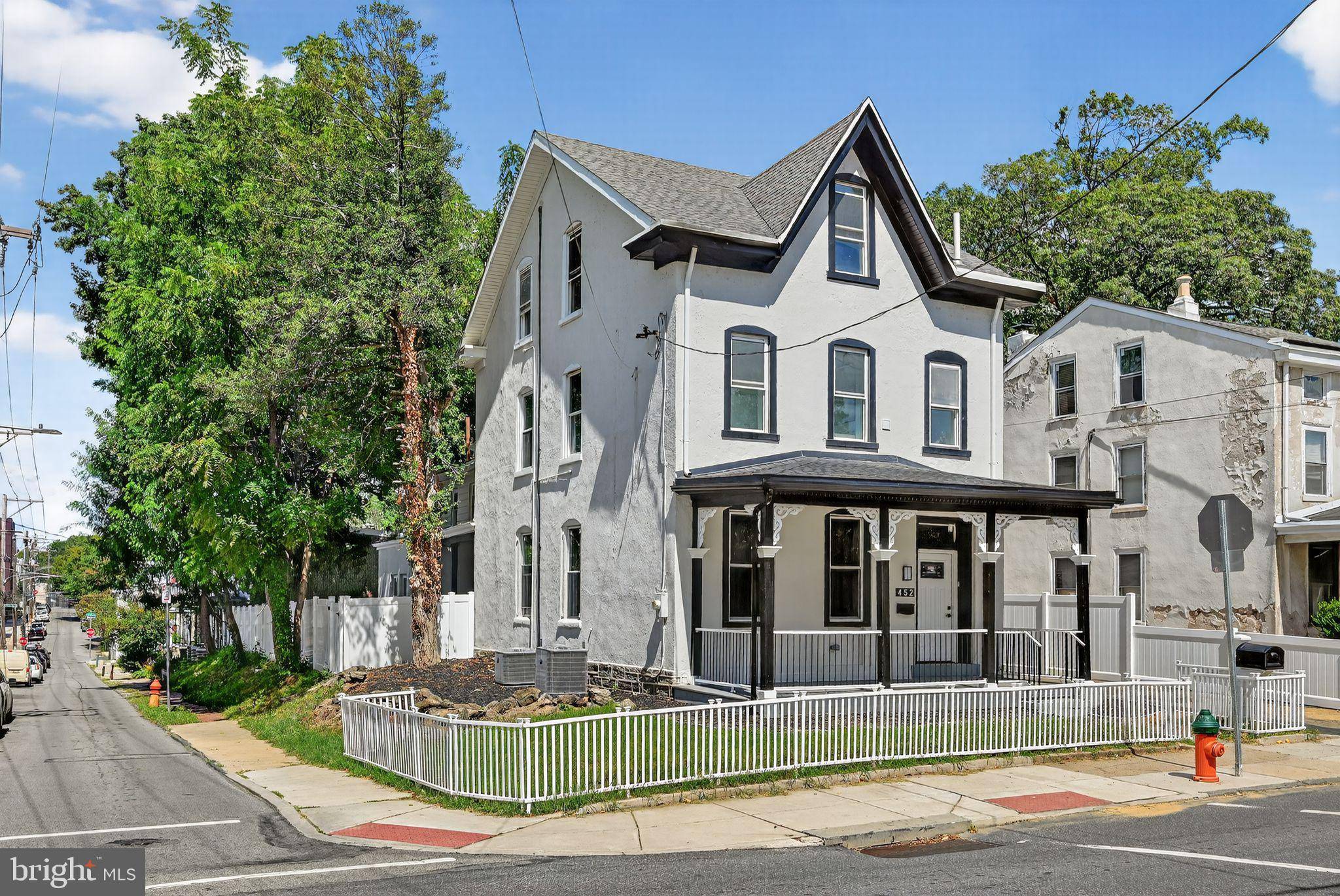 Philadelphia, PA 19128,452 GREEN LN