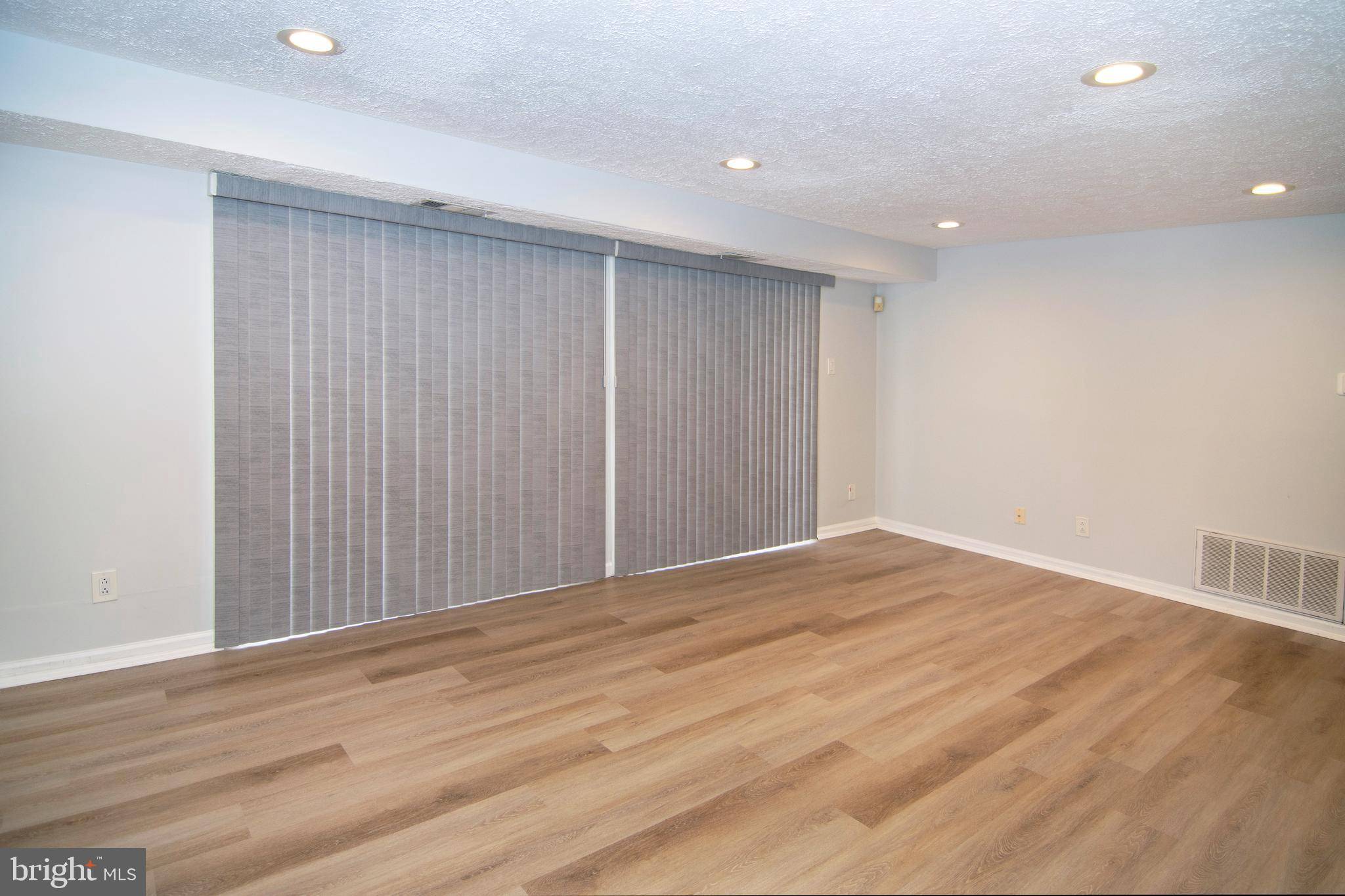 Sicklerville, NJ 08081,93 KENWOOD DR