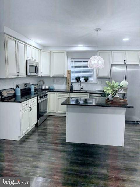 Lawrenceville, NJ 08648,401 MEADOW WOODS LN