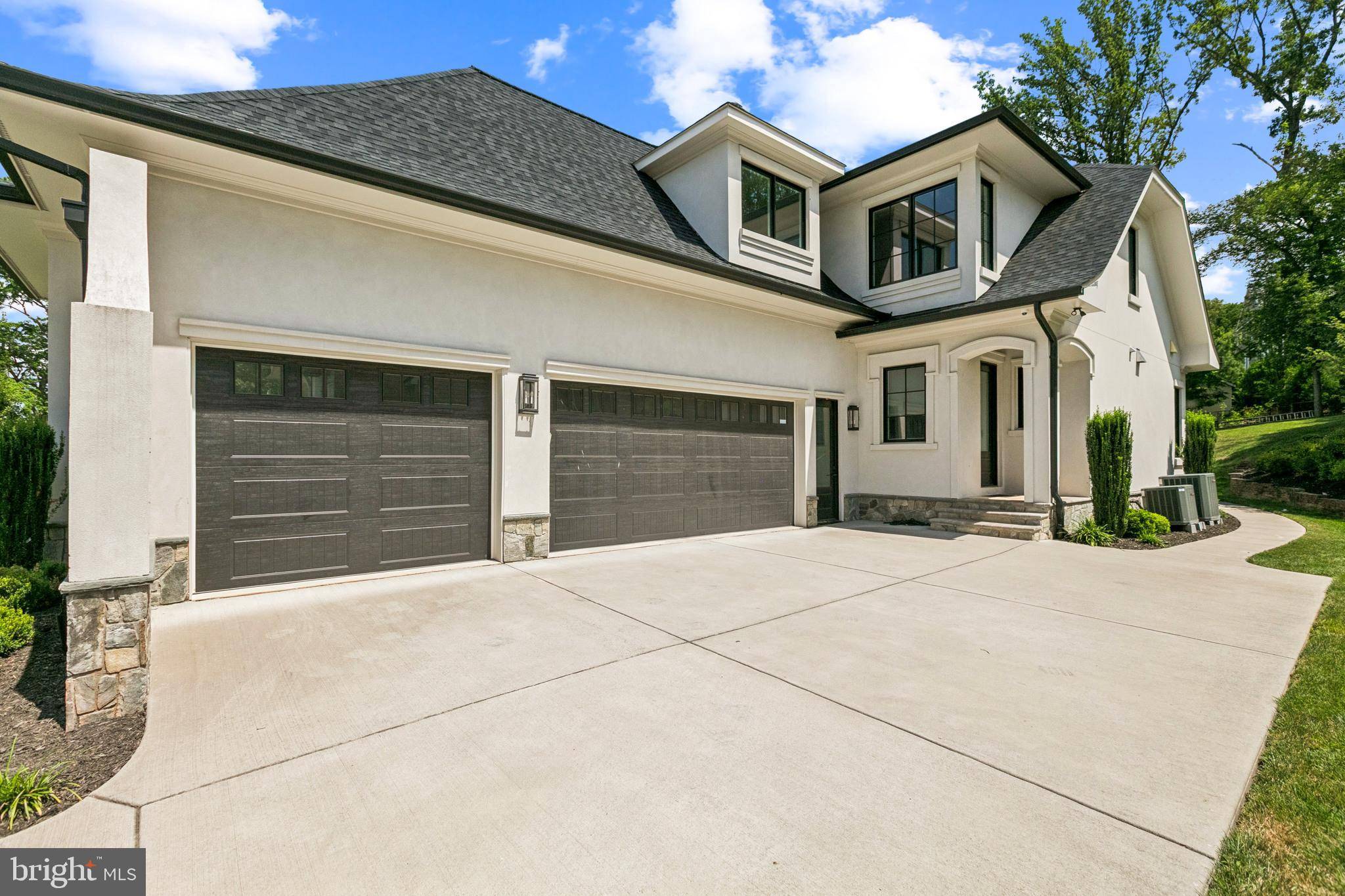 Vienna, VA 22180,305 OLD COURTHOUSE RD NE