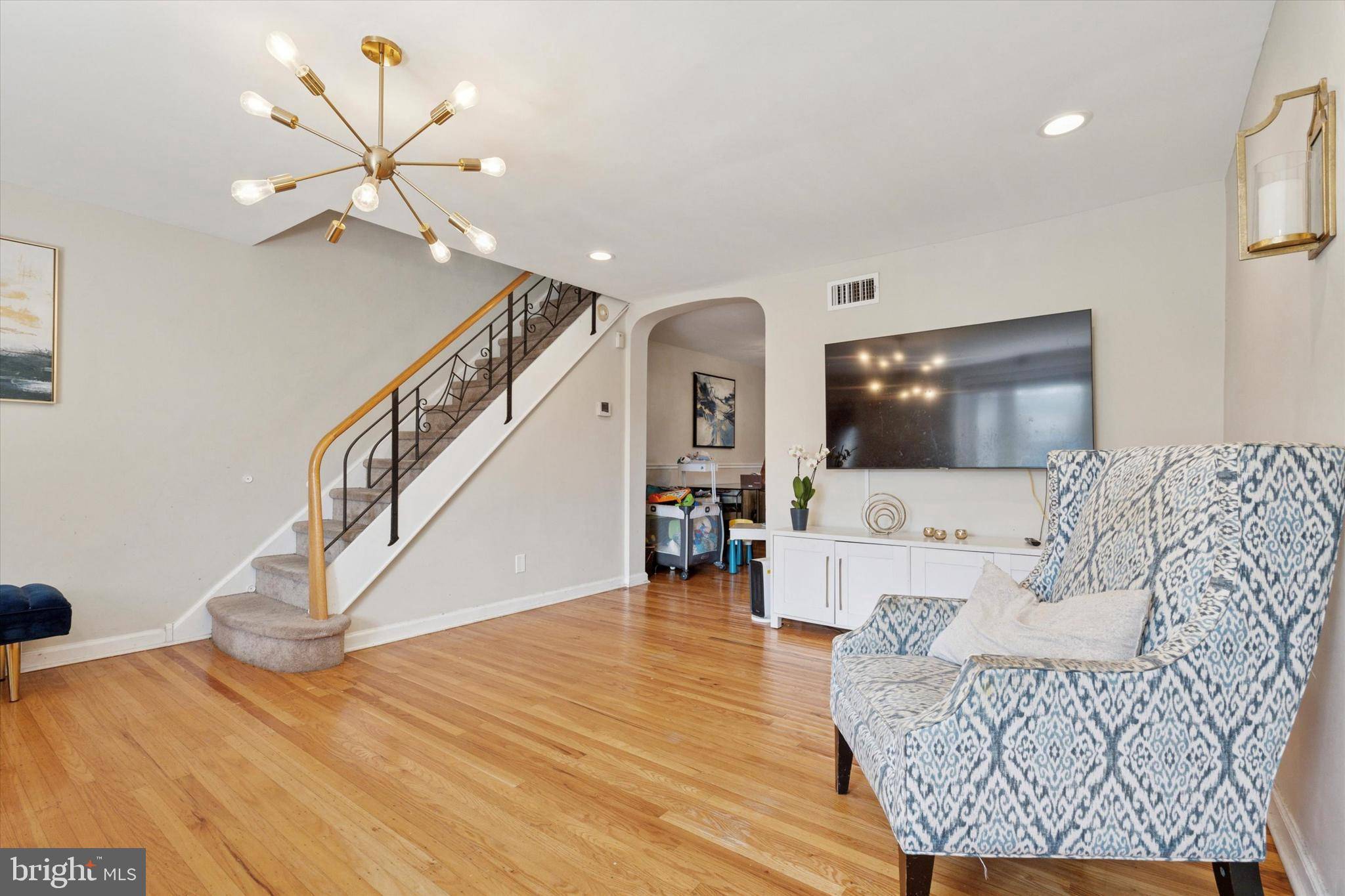 Philadelphia, PA 19120,353 E CLAREMONT RD